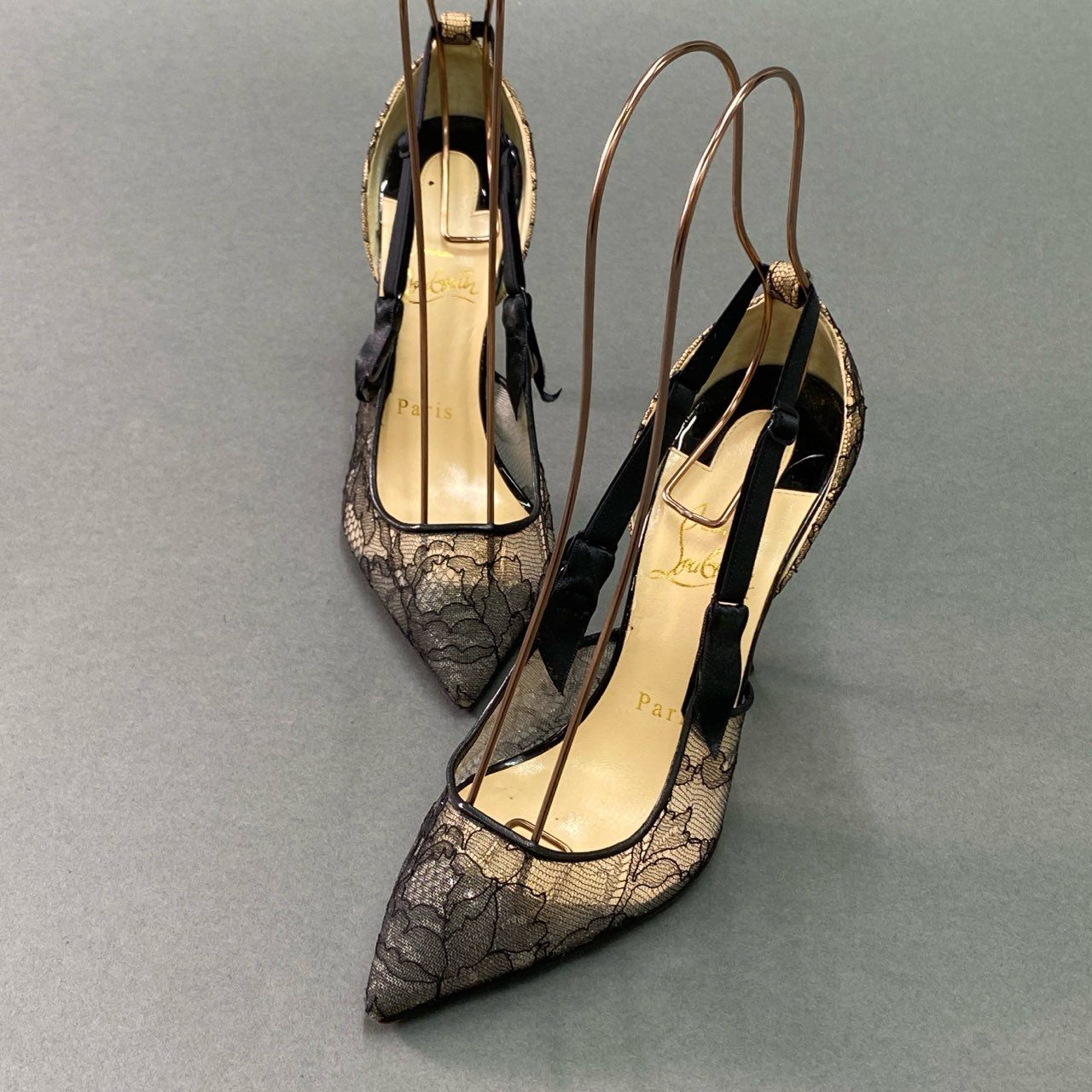 5g8《美品》 Christian Louboutin クリスチャンルブタン HOT JEANBI 100 フラワーレースパンプス 36 1/2 ブラック シューズ 箱付き
