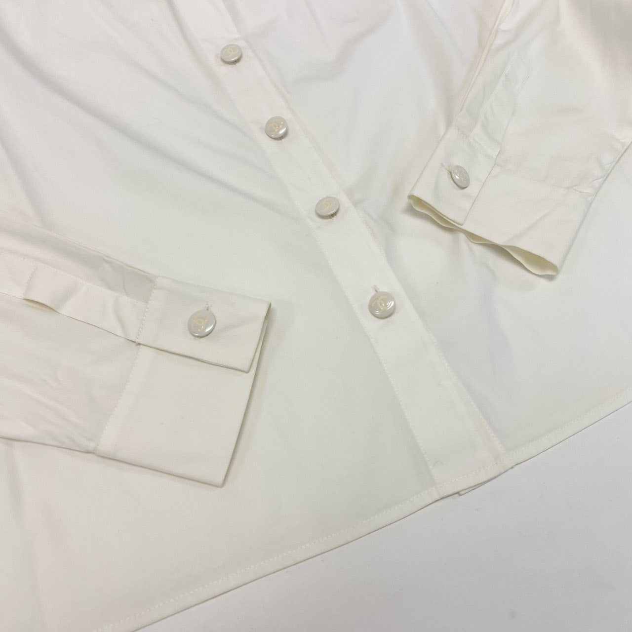 k30 CHANEL シャネル フランス製 オープンカラー 長袖シャツ ココマーク コットンブレンド レディース 女性用 38 ホワイトu02t