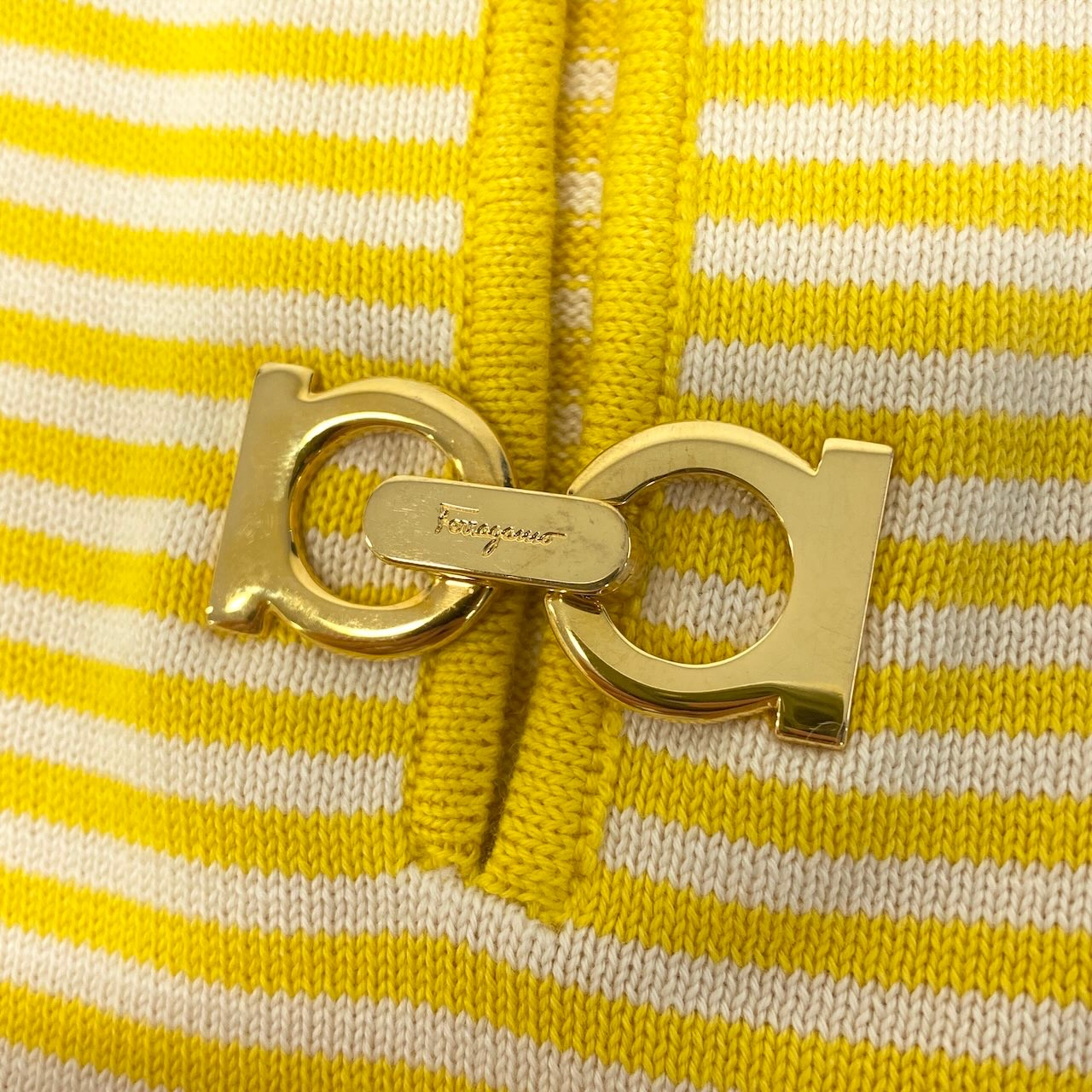 20d27 Salvatore Ferragamo サルヴァトーレフェラガモ 半袖 ニットポロシャツ ガンチーニ ボーダーニット トップス サイズS イエロー ホワイト コットン100％ レディース 女性用u02t