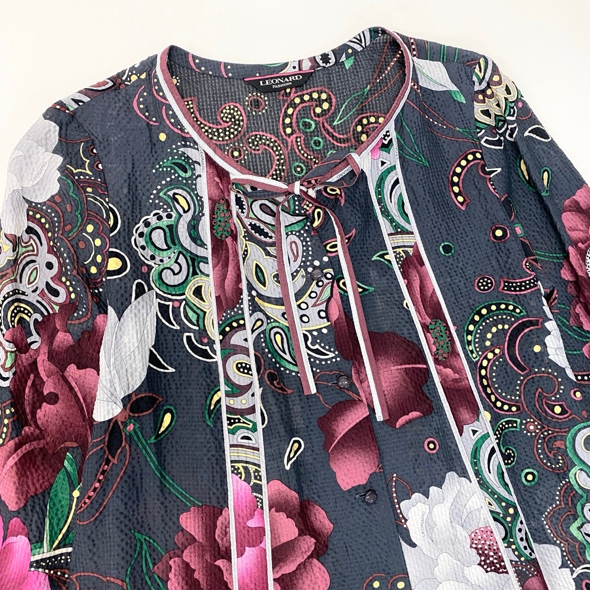 2g18 LEONARD FASHION レオナール ロングスリーブ シアーカーディガン 羽織 美しい花柄プリント ペイズリー柄 サイズ42 グレー シルク100％ レディースu02t