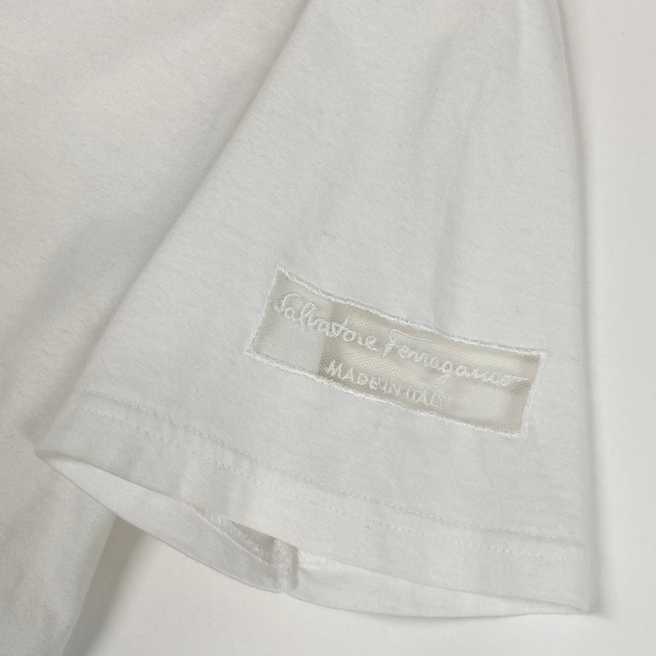 Ec27 Salvatore Ferragamo サルヴァトーレフェラガモ 半袖Tシャツ ブランドロゴ刺繍 Vネック トップスカットソー Mサイズ ホワイト コットン100％ レディース 女性用u02t