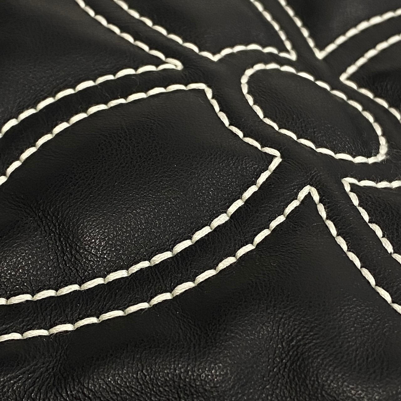 d2 《美品》 LOUIS VUITTON ルイヴィトン エンブロイダリー レザーボンバージャケット Embroidered Leather Bomber Jacket サイズ52 ブラック 牛革 超希少t18r