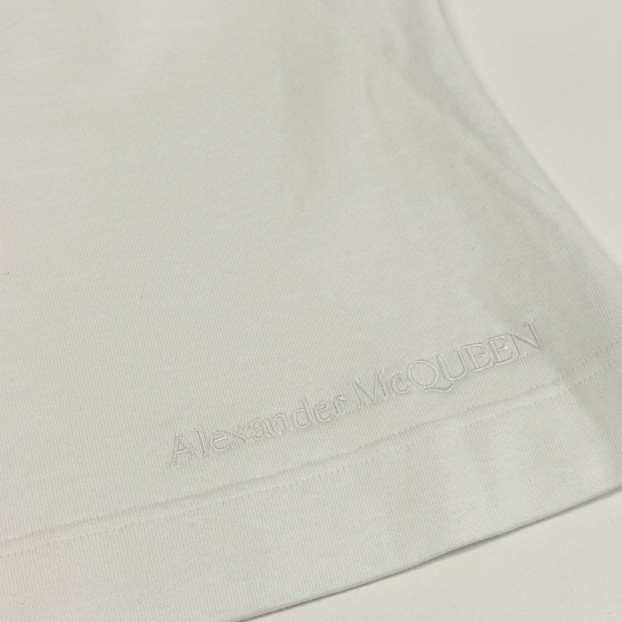 84i10 ALEXANDER MCQUEEN アレキサンダーマックイーン 22年 イタリア製 ロゴ刺繍 ノースリーブカットソー トップス サイドジップ 36 ホワイト コットン レディースk02i