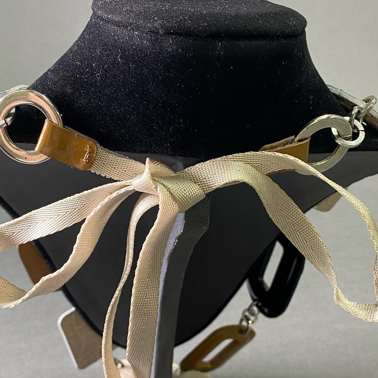 e8 定価￥32,550 Max Mara マックスマーラ レザー ナイロンコードネックレス ベージュ 牛革 タグ付 イタリア製 アクセサリー タグ付属
