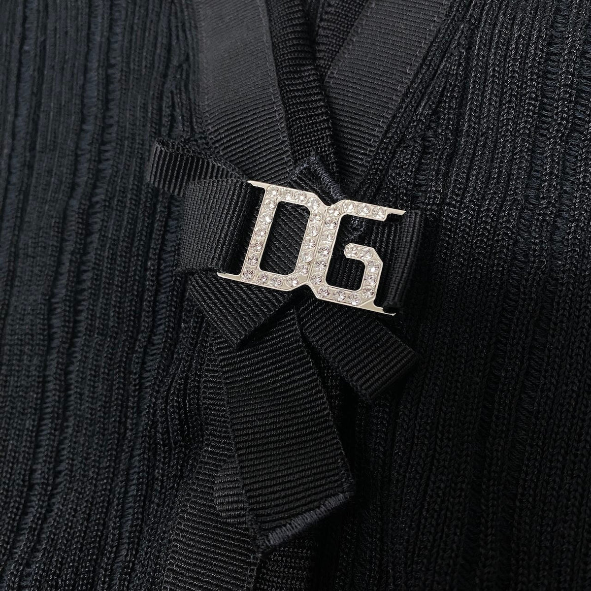 53i26 DOLCE&GABBANA ドルチェアンドガッパーナ ロングスリーブニットカーディガン DGロゴ ラインストーン 38サイズ ブラック レディース 女性用u02t