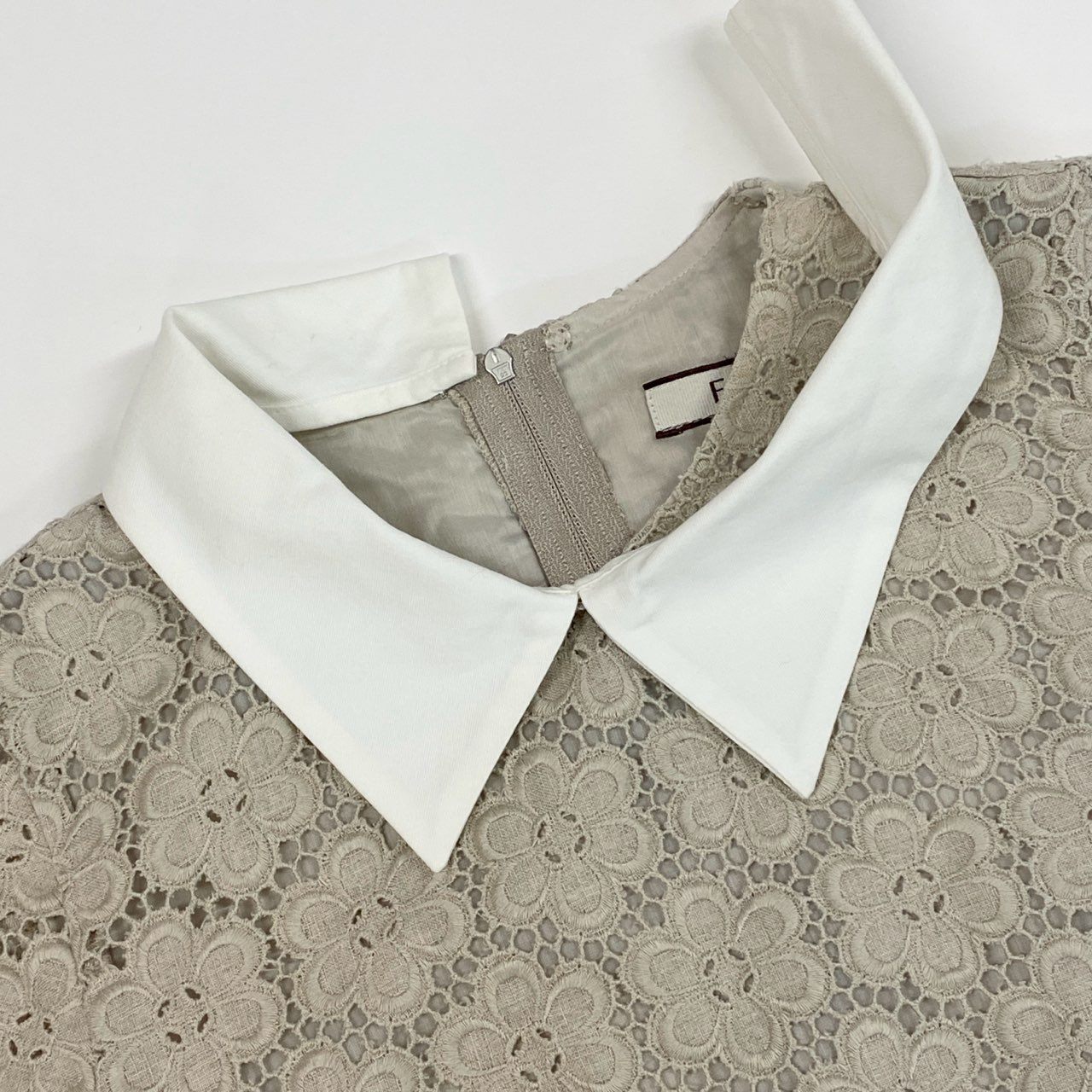 41i26《美品》FOXEY フォクシー リネンフラワーワンピース 半袖ワンピース カットワーク 膝丈 35330-SOFG12K 38サイズ ベージュ レディースk02i