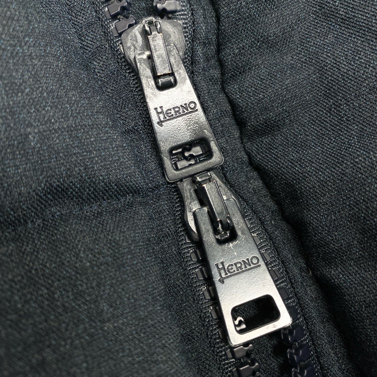 44k28 HERNO ヘルノ ダウンジャケット ダウンコート フーデッド アウター  50サイズ ネイビー メンズo07t