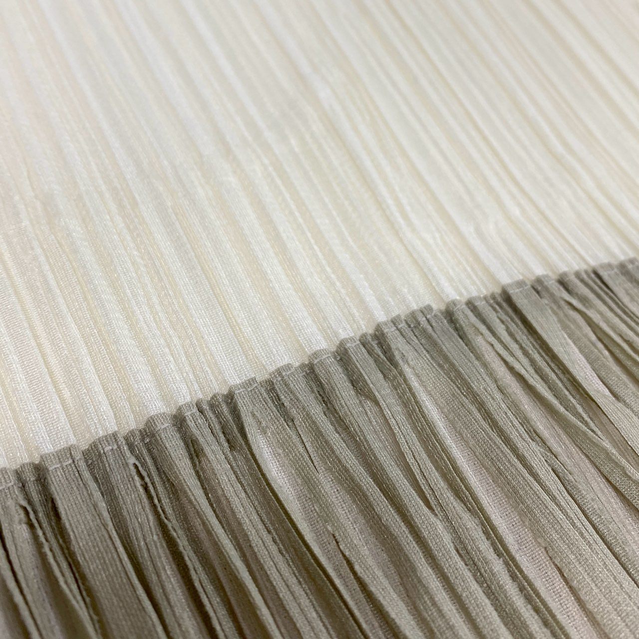 68a24 【美品】 PLEATS PLEASE プリーツプリーズ イッセイミヤケ プリーツフリンジカットソー トップス クルーネック PP83-JK862 ホワイト系 レディース 女性用k02i