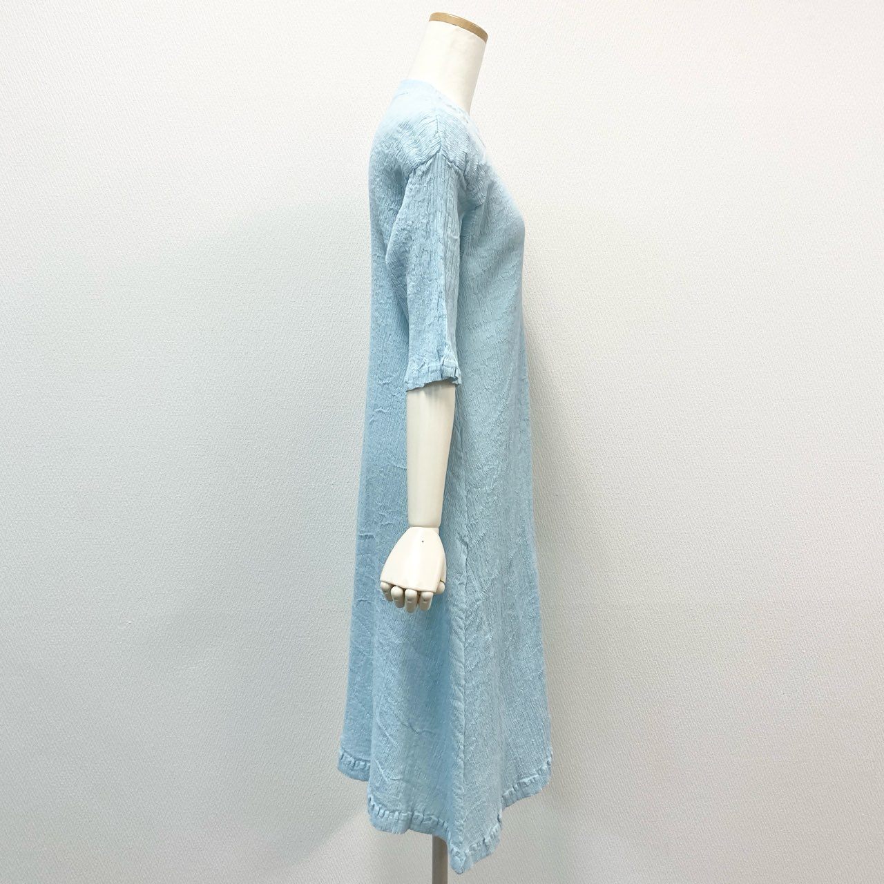 41h24 《美品》 Haat ISSEY MIYAKE ハートイッセイミヤケ KYO CHIJIMIシリーズ 丸首五分袖ワンピース ロングワンピース HA51FH605 サイズ2 ライトブルー コットン レディースu02t