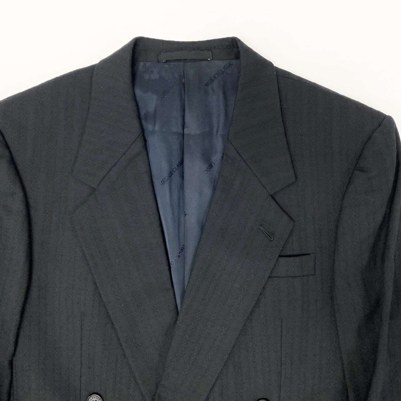 51Ⅼ2 VERSACE CLASSIC ヴェルサーチ クラシック ダブルブレスト スーツセットアップ 総柄 46 ブラック メンズu02t