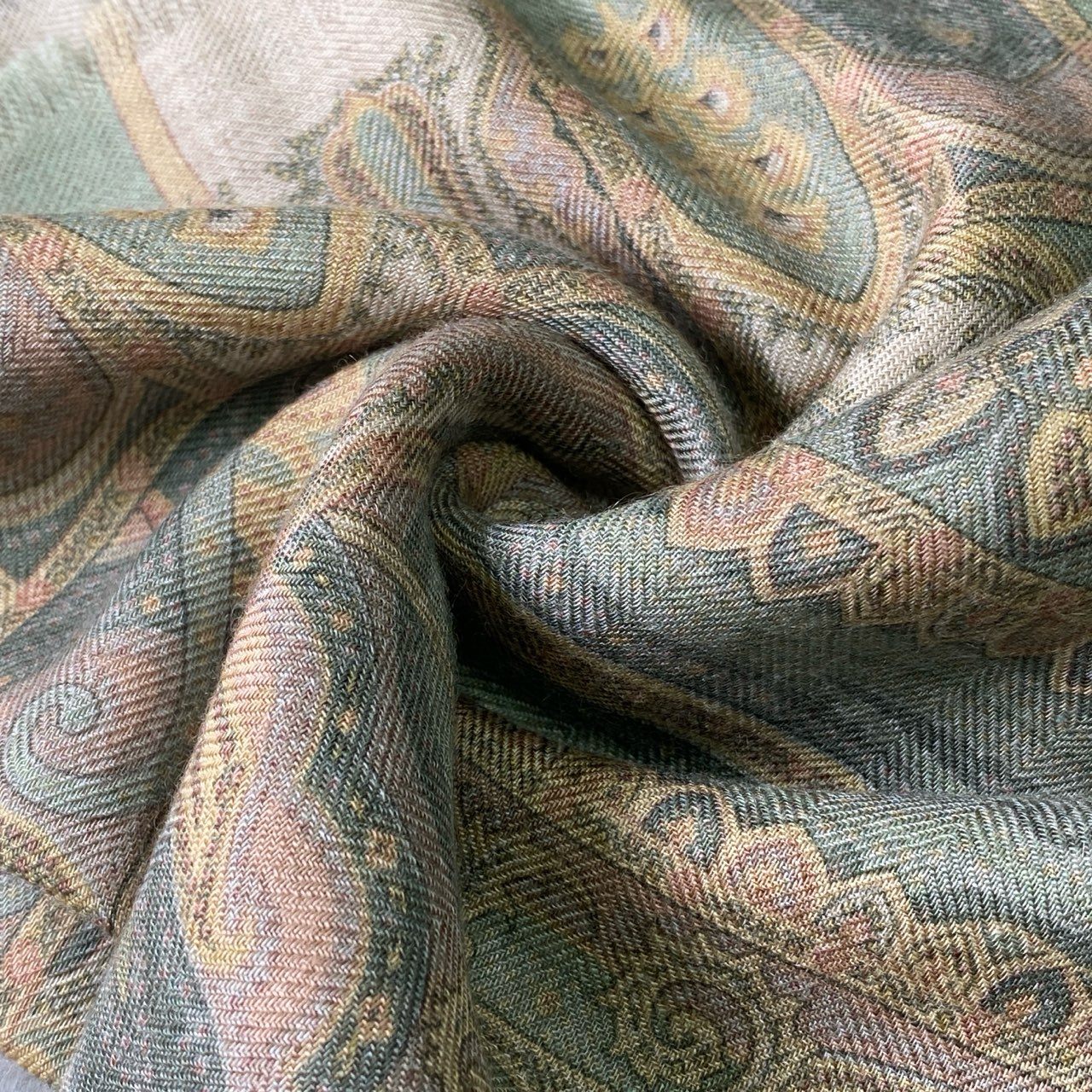 1f8 《美品》 ETRO エトロ ストール マフラー スカーフ 140cm × 43cm グリーン系 カシミヤ70％ シルク30％ 箱付き