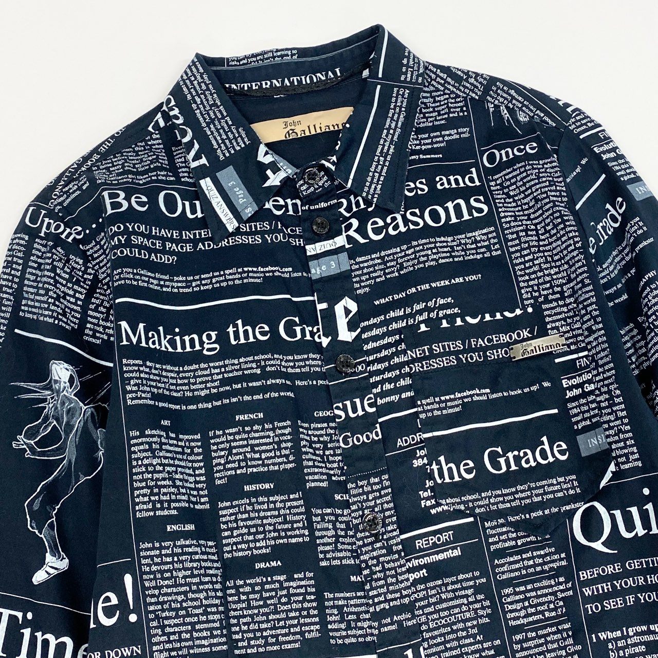 65b10【美品】John Galliano ジョンガリアーノ ヴィンテージ ロングスリーブボタンダウンシャツ  ニュースペーパー柄 12サイズ ブラック ホワイト メンズ 男性用k02i