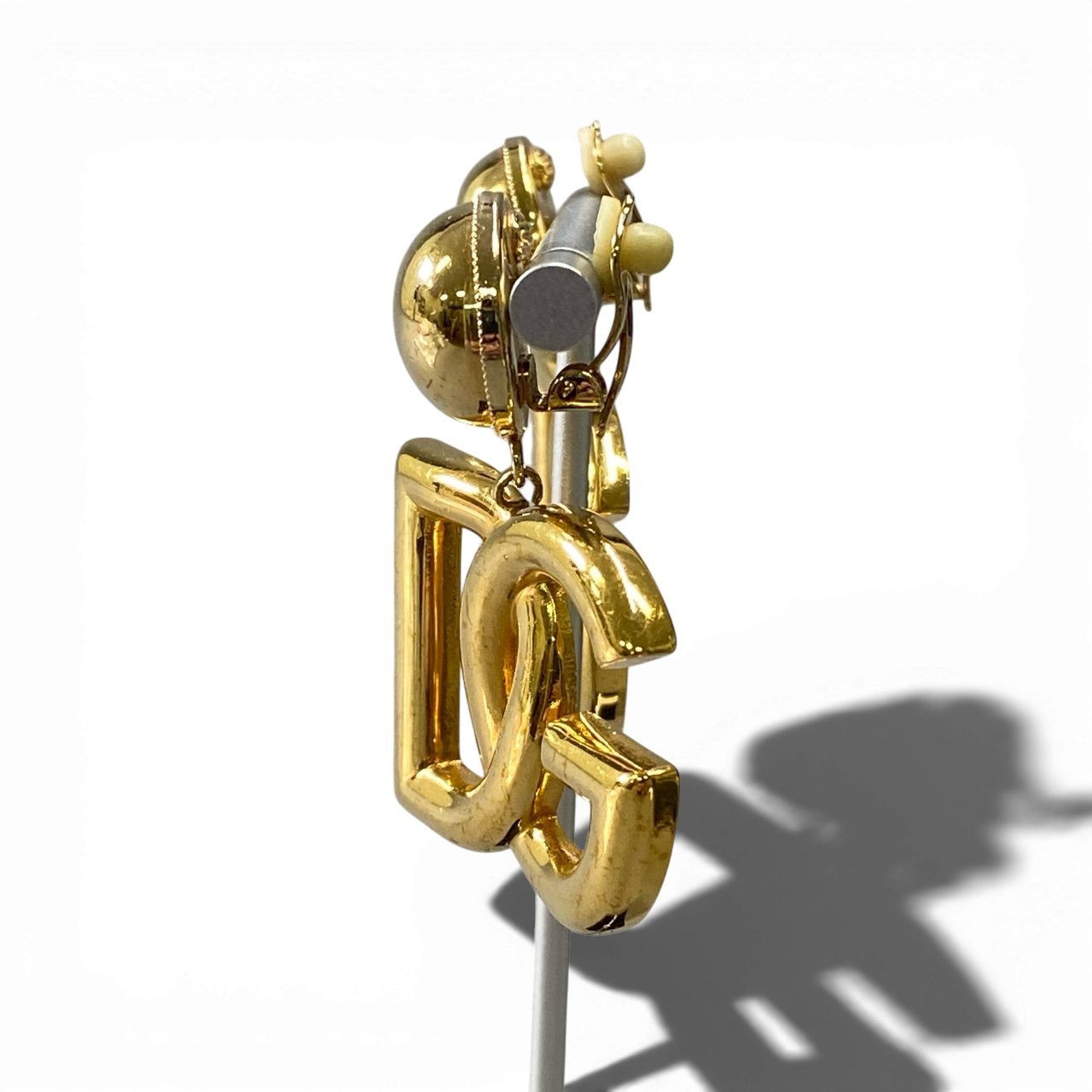 a6 DOLCE&GABBANA ドルチェアンドガッパーナ イヤリング DGロゴ ドロップデザイン ロゴチャーム ゴールド レディースk02i