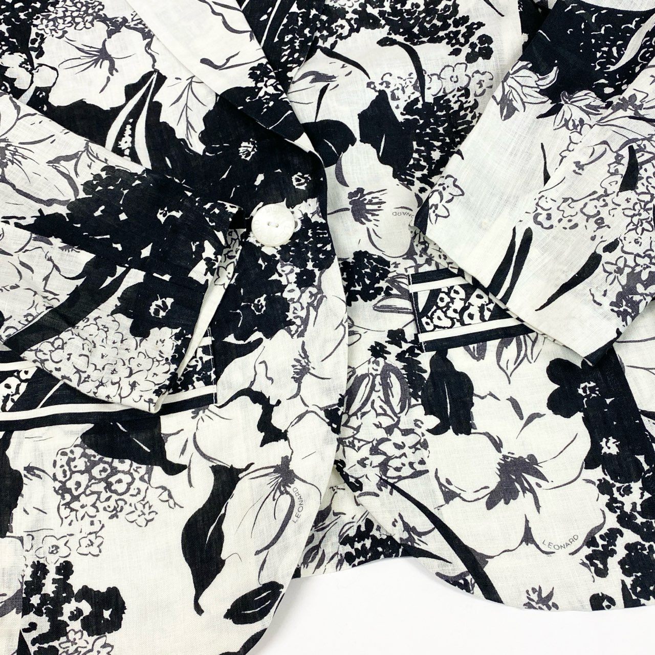 4b4 LEONARD レオナール スカートセットアップ ジャケット タイトスカート 花柄 9ARサイズ ホワイト ブラック リネン100％ レディース 女性用o07t