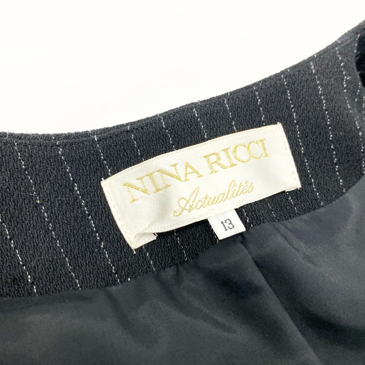 15K18 《美品》 NINA RICCI Atelier ニナリッチ ノーカラージャケット ストライプ柄 ウールブレンド フォーマル レディース 女性用 13 ブラックu02t