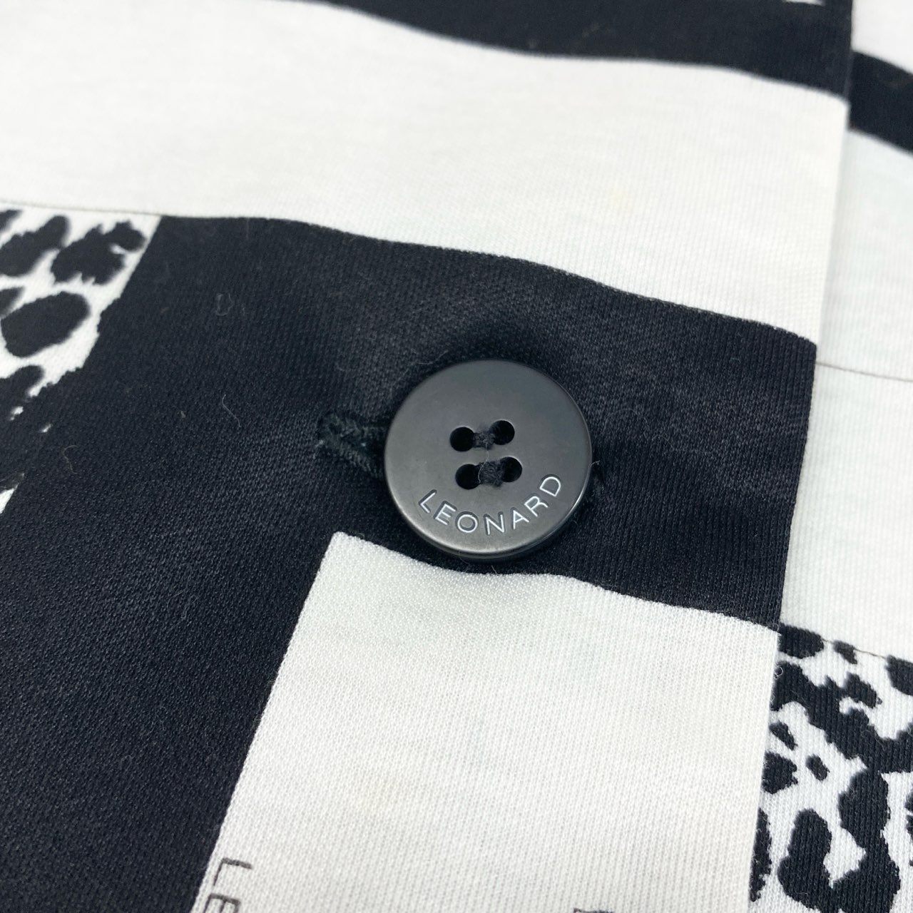 6b12 LEONARD レオナール 半袖カーディガン 美しいプリント チュニック丈 総柄 0359139 Lサイズ ホワイト ブラック コットン100％ レディース 女性用u02t