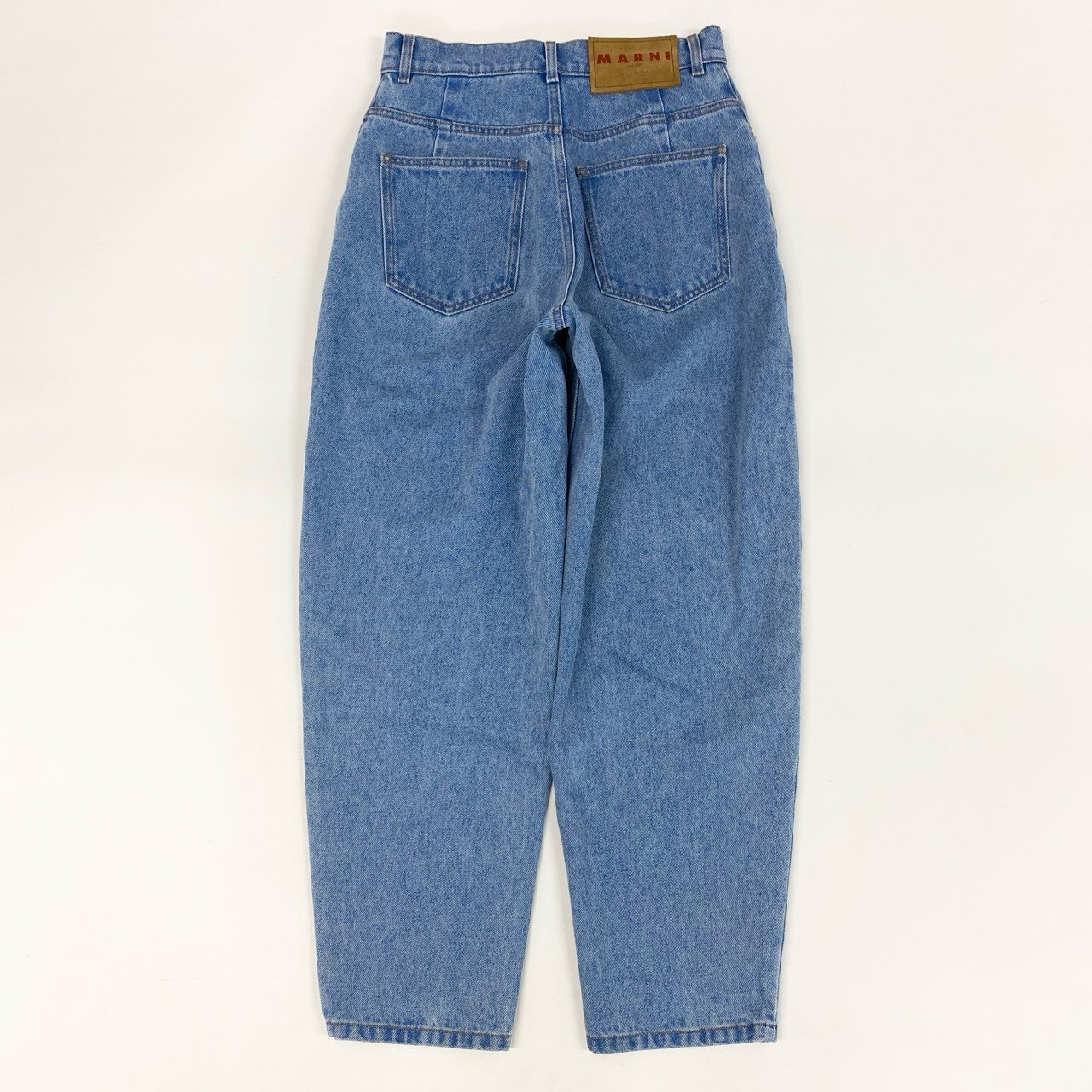 40h24 《極美品》MARNI マルニ キャロットジーンズ デニム 2024年 ロゴワッペン PAJD0513A0 USCW91 40サイズ ブルー レディース 女性用k02i