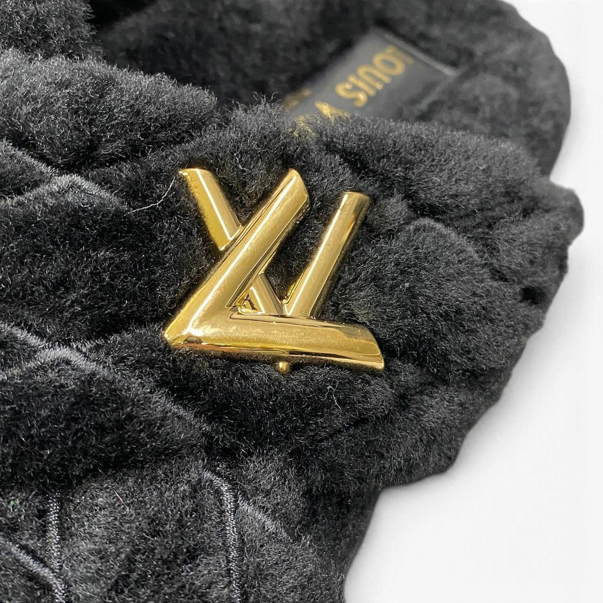 j13 【極美品】LOUIS VUITON ブリスコンフォート シアリングムートンサンダル LVロゴ 38サイズ ブラック レザー レディース 女性用k02i