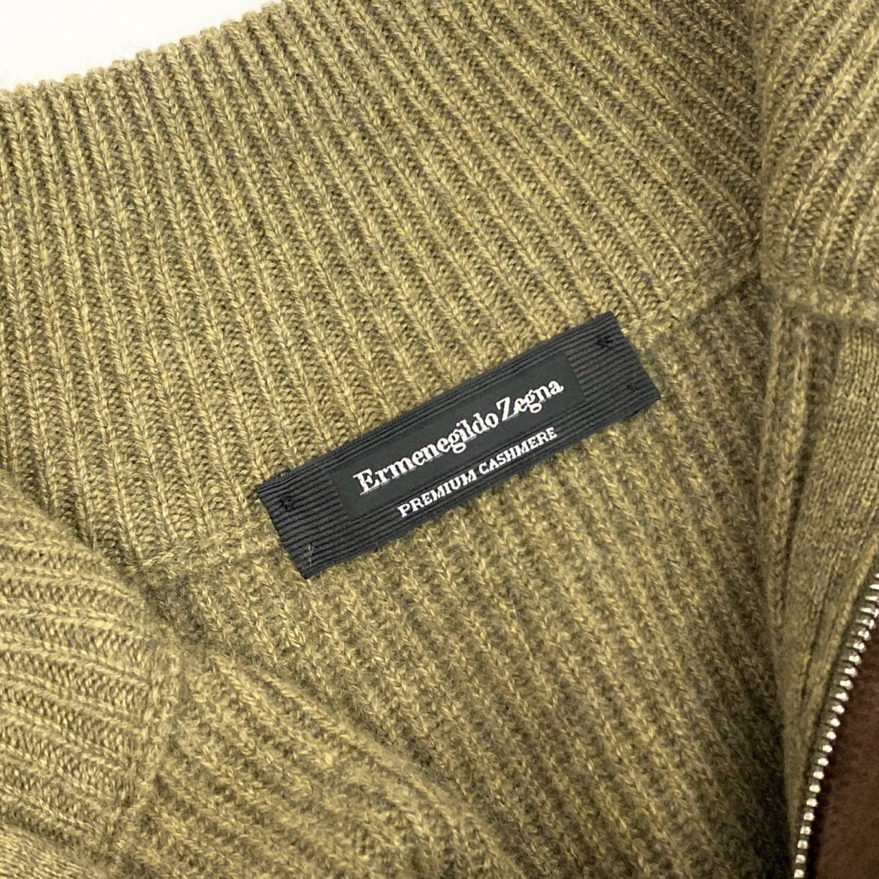 5i12 《美品》 Ermenegildo Zegna エルメネジルドゼニア ハイネック ニット セーター トップス レザーチンストラップ 48/S グリーン カシミヤ メンズu02t