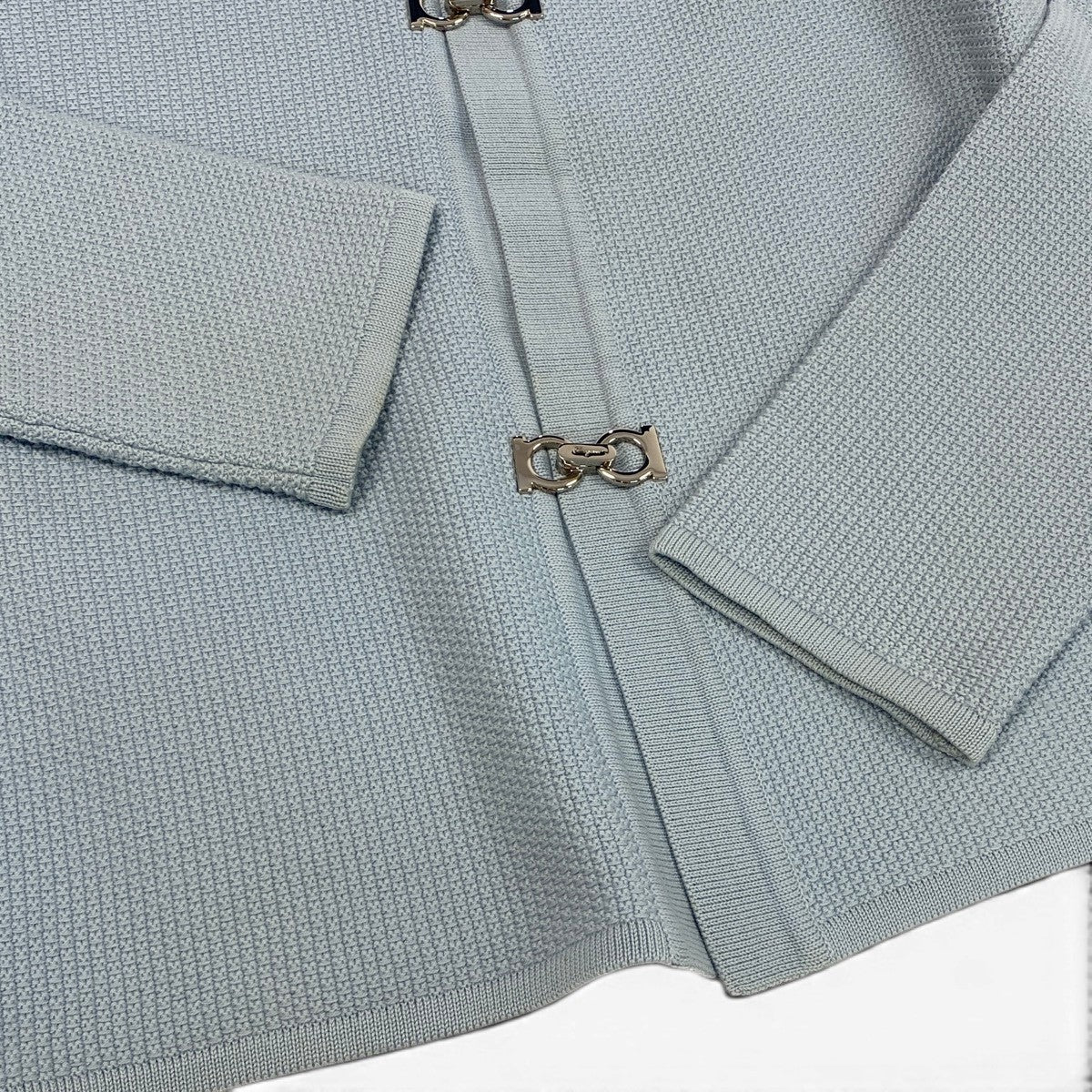 10f5 Salvatore Ferragamo サルヴァトーレフェラガモ ニットアンサンブル ツインニット ガンチーニ ニットセーター カーディガン サイズL ライトブルー ウール100％ レディース 女性服u02t