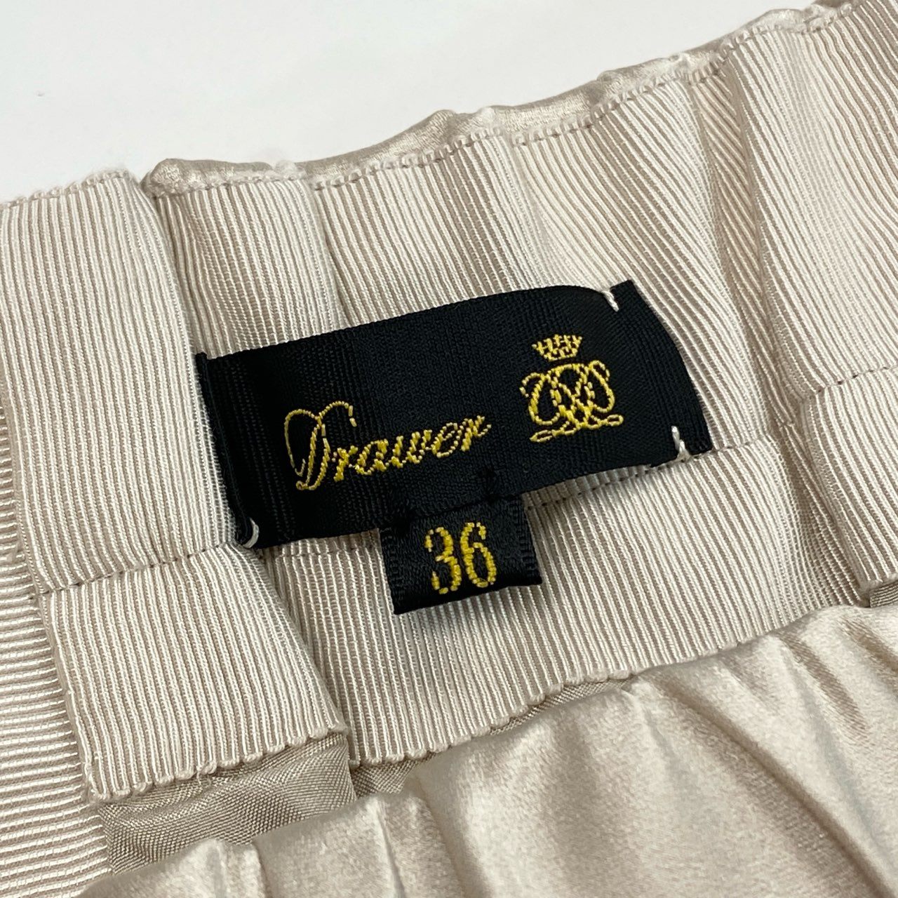 26j24 Drawer ドゥロワー シルクフロントタックスカート フレアスカート シルク 6524-299-1754 36サイズ ベージュ レディースu02t