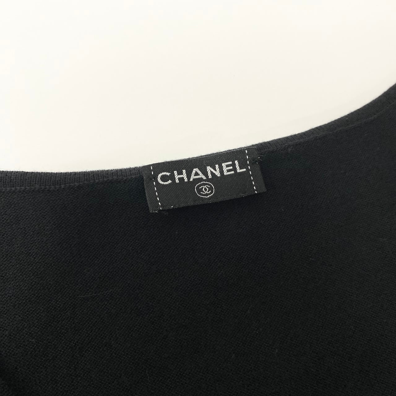 Cd22 CHANEL シャネル 2004年 ノースリーブニットセーター  CHANELロゴ トップス ブラック レディース 女性用u02t