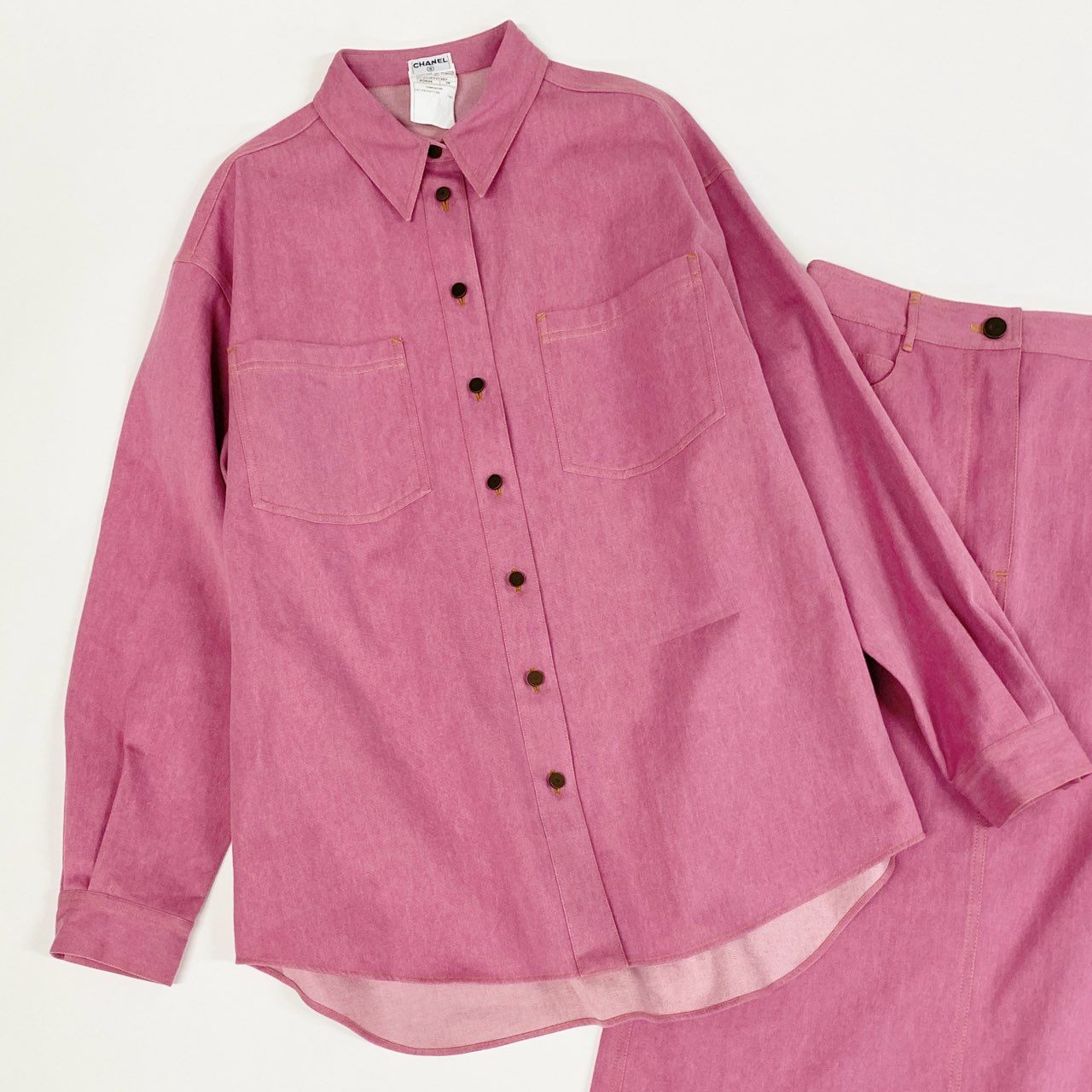 44a15 【archive】CHANEL ヴィンテージ シャネル 1999年 Cruise ランウェイ ココマークボタン デニムシャツ デニムスカート セットアップ オーバーサイズ サイズ38 ピンク レディースta1
