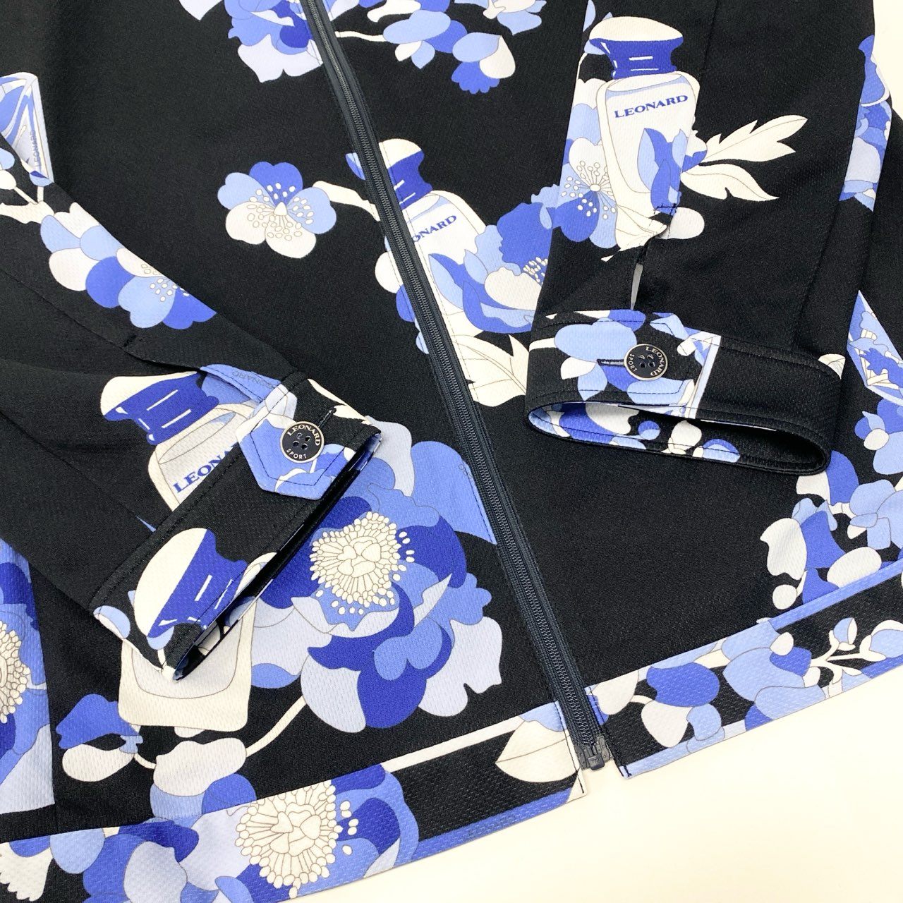 31b6 【美品】LEONARD SPORT レオナール スポーツ ジップアップジャケット ブルゾン 香水 花柄プリント 0578942 42サイズ ブラック ブルー ポリエステル100％ レディース 女性用u02t