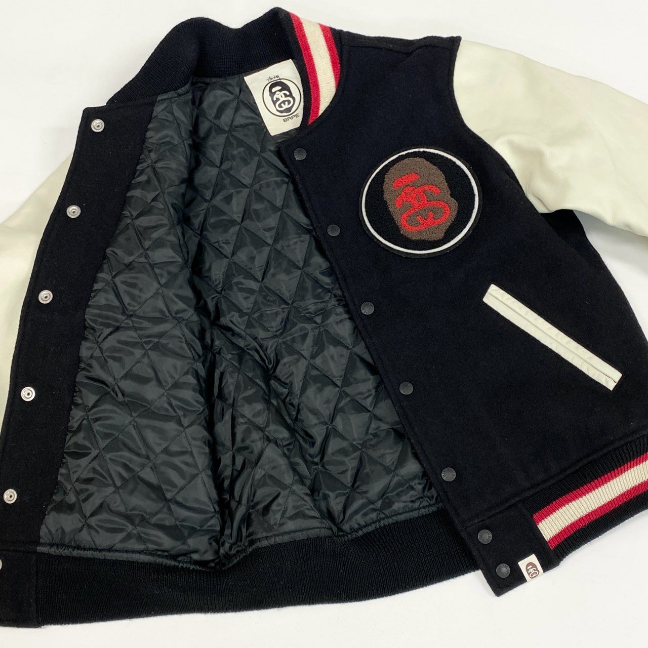 86j23 A BATHING APE x STUSSY ア ベイシング エイプ ステューシー コラボ VARSITY JACKET スタジャン ロゴワッペン レザー切替 001HJ0731927X Mサイズ ブラック ウール レザー メンズo07t