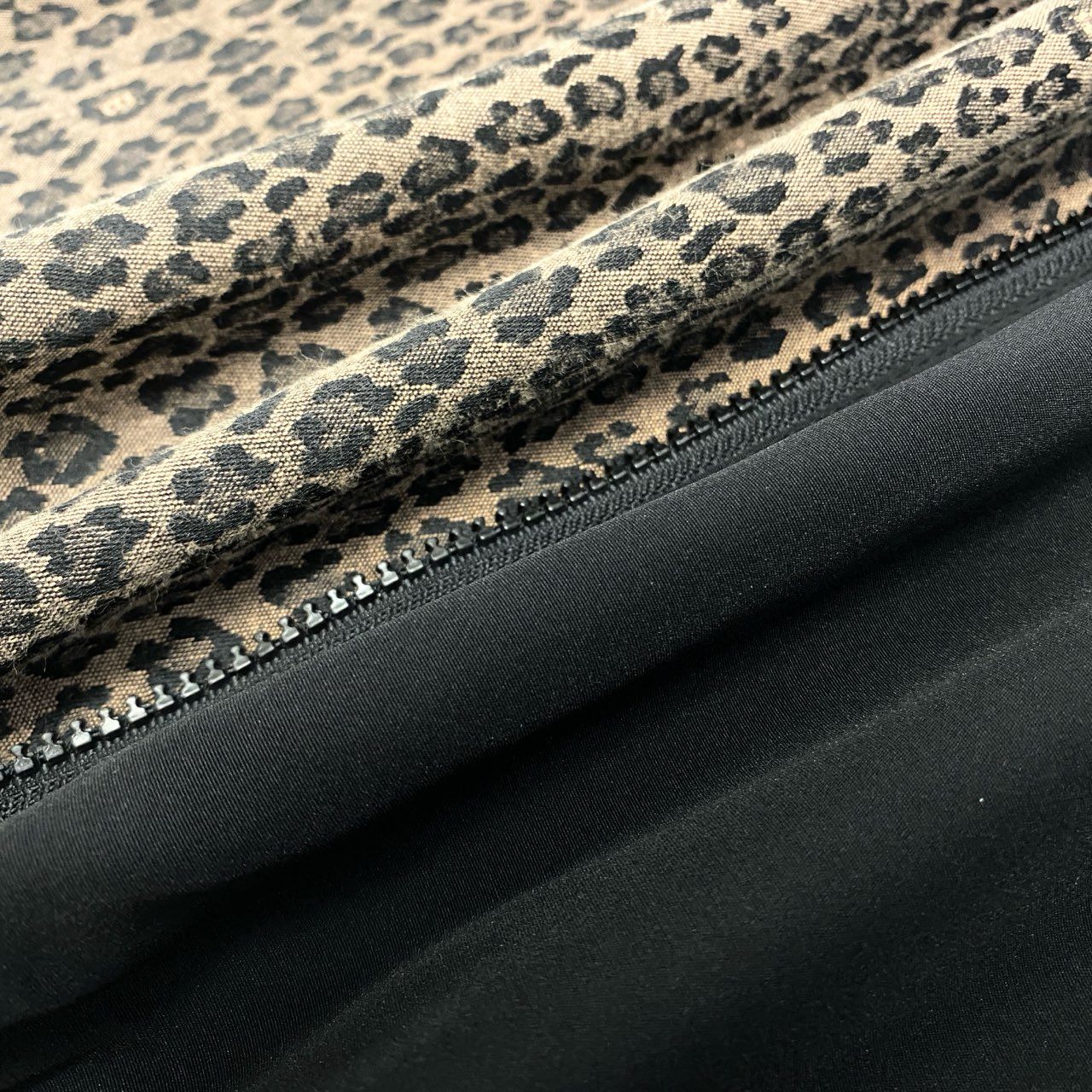 11b6 FENDI フェンディ ロゴレオパードパターン リバーシブルコート アウター ジップアップ ブラウン系 ユニセックスu02t