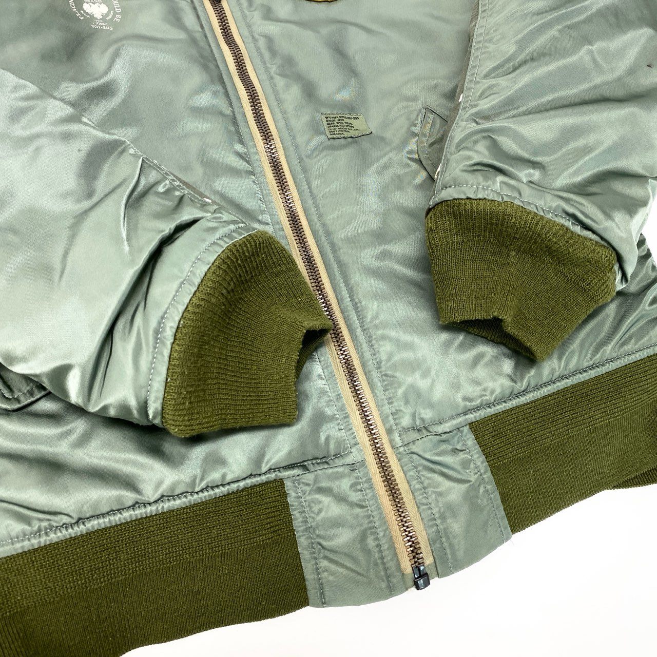 80c10 WTAPS ダブルタップス MA-1 フライトジャケット RED DAWN 刺繍 アウター GWDT-JK-M01 カーキ ナイロン100％ メンズ 男性用o07t