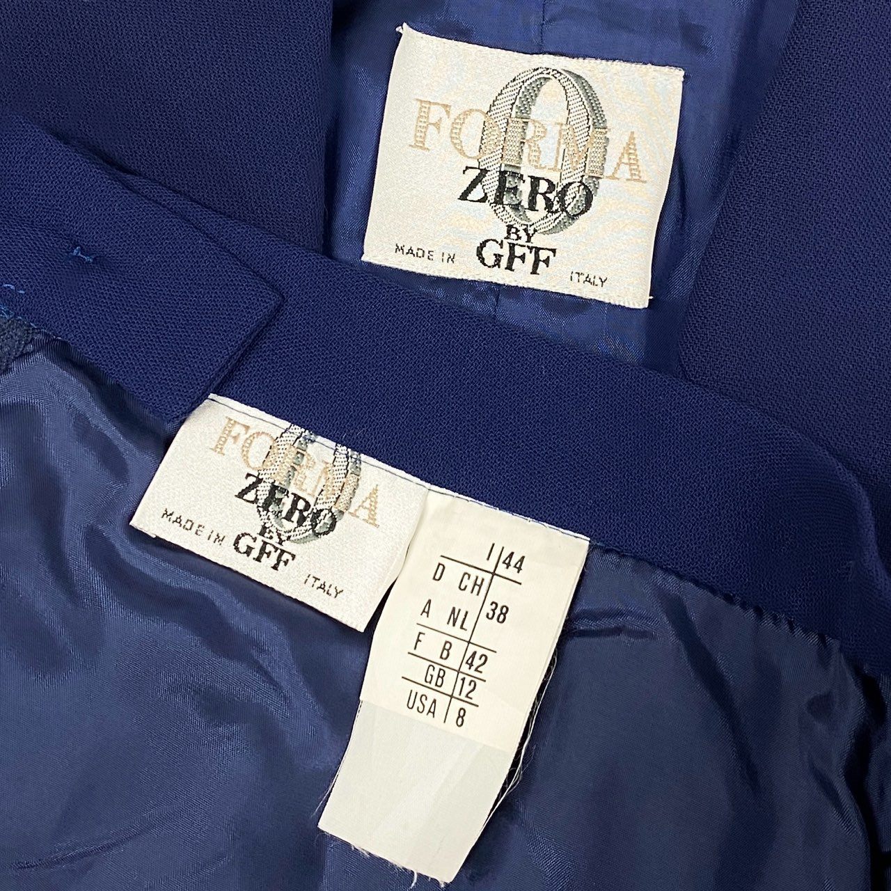 68L11《デッドストック》 Vintage GIANFRANCO FERRE ジャンフランコフェレ GFF セットアップ スカートスーツ 刺繍 装飾ボタン 44 ブルー ウール レディース 女性用u02t