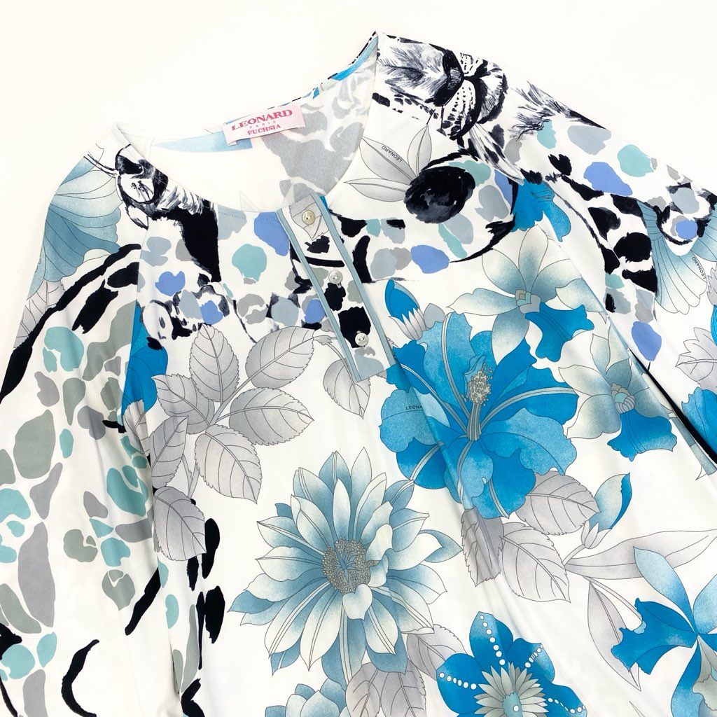 69L17 LEONARD レオナール チュニック ロングスリーブカットソー 美しい花柄プリント ストレッチ素材 トップス 36サイズ ホワイト ブルー レディースo07t
