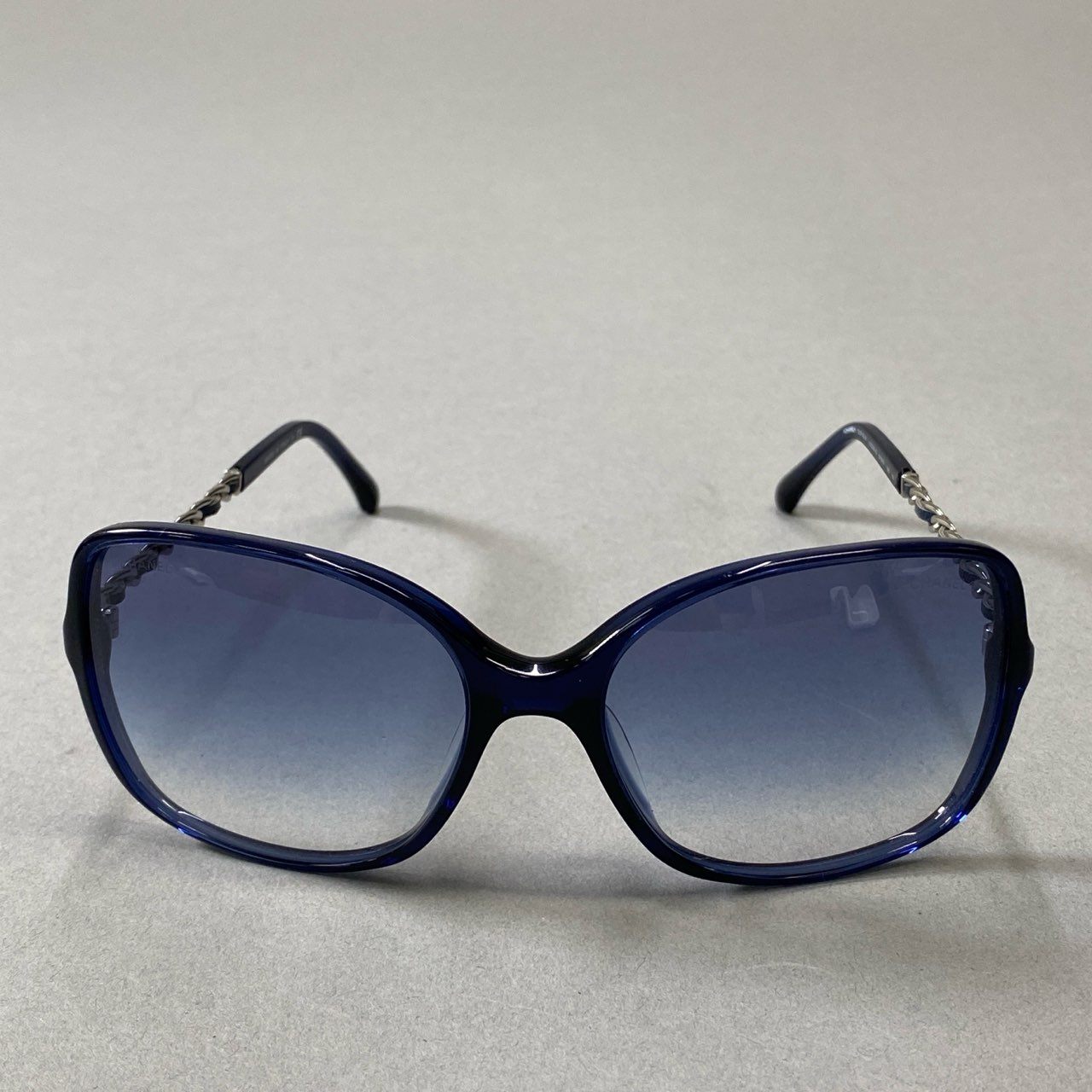 j3 《美品》 CHANEL シャネル チェーンテンプル グラデーションサングラス 5210-Q-A 57□17 ダークネイビー ココマーク 眼鏡 メガネ アイウェア ケース付きt18r