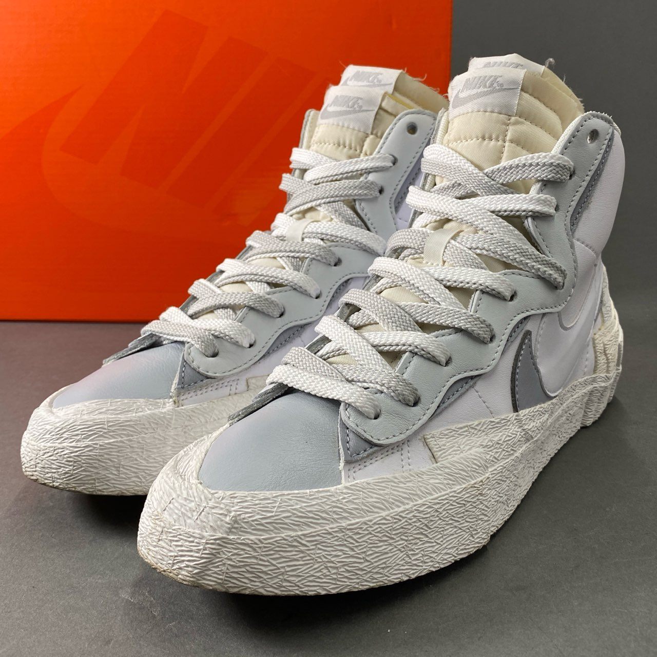 9e18 NIKE Sacai ナイキ サカイ コラボ BLAZER MID WHITE / WOLF GREY ブレーザーミッド ハイカットスニーカー シューズ BV0072-100 27 ホワイト ブラック