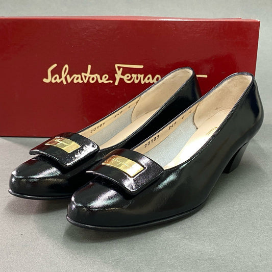 2f4 《未使用品》 Salvatore Ferragamo サルヴァトーレ フェラガモ LAVILLA ロゴプレート レザーパンプス 6 ブラック leather シューズ 箱付き