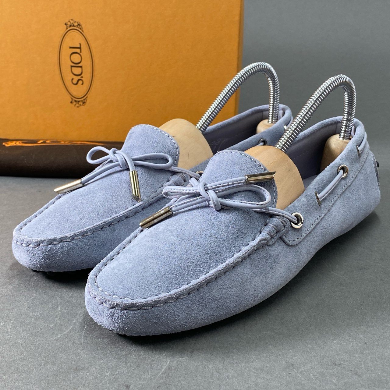 6f11 【未使用保管品】TOD'S トッズ レザーシューズ ドライビングシューズ ローファー サイズ37 ライトグレー系 スウェード レディース