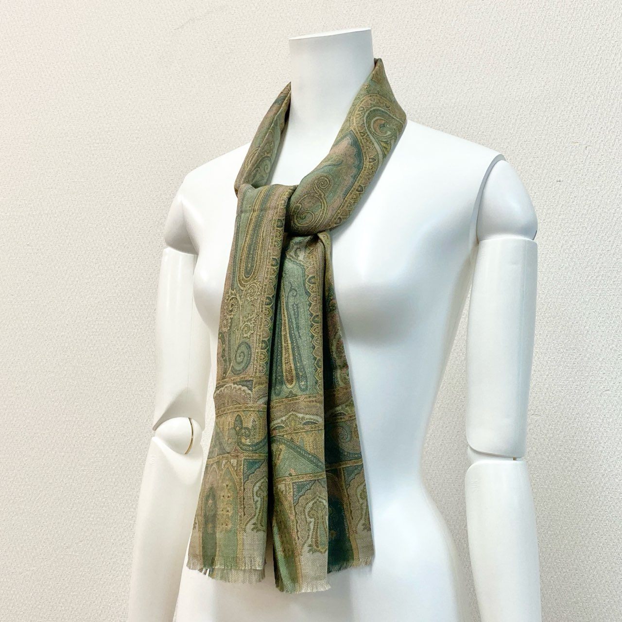 1f8 《美品》 ETRO エトロ ストール マフラー スカーフ 140cm × 43cm グリーン系 カシミヤ70％ シルク30％ 箱付き