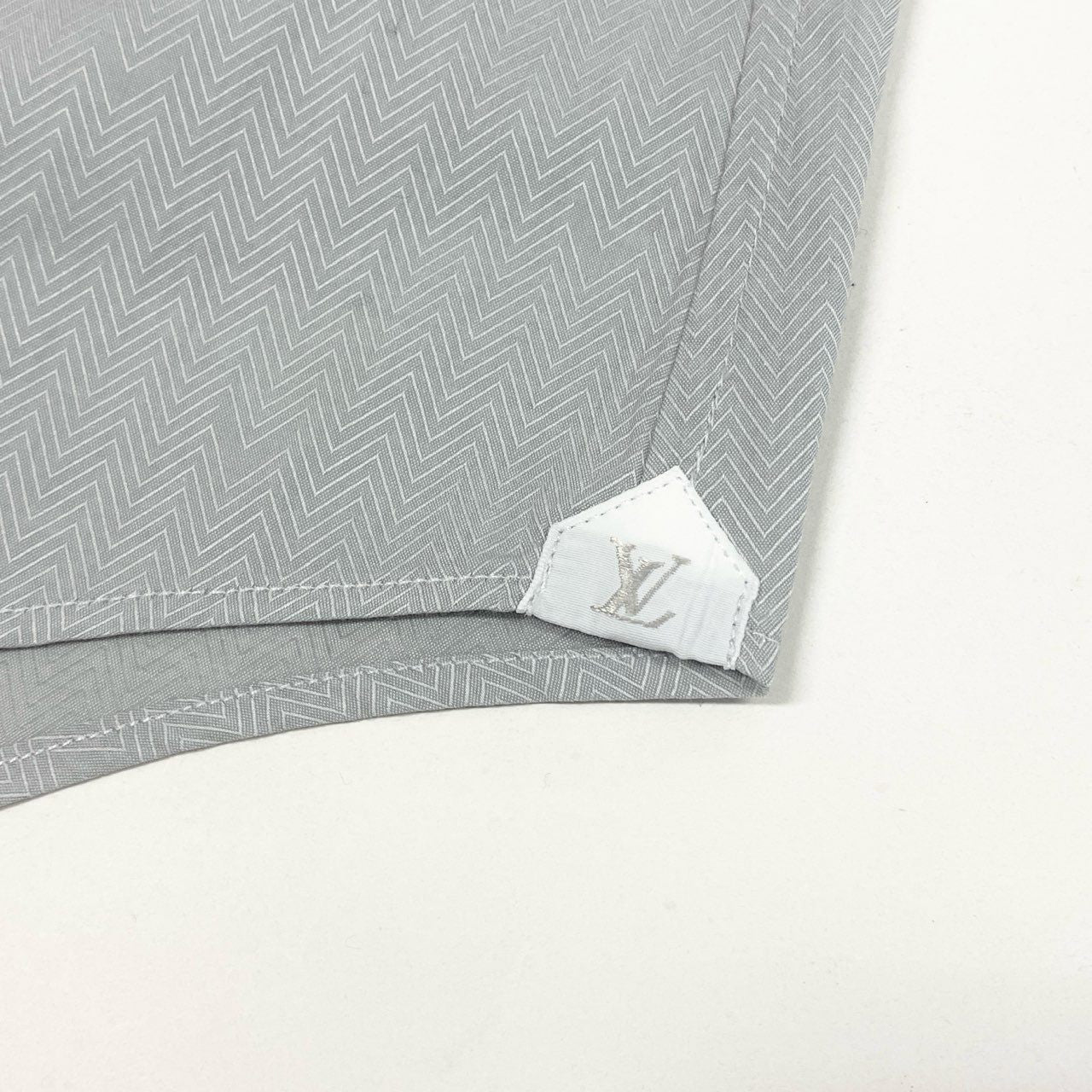 51b12 LOUIS VUITTON ルイヴィトン ロングスリーブシャツ ワイシャツ ドレスシャツ トップス LV刺繍 39サイズ ライトグレー コットン100％ メンズ 男性用u02t