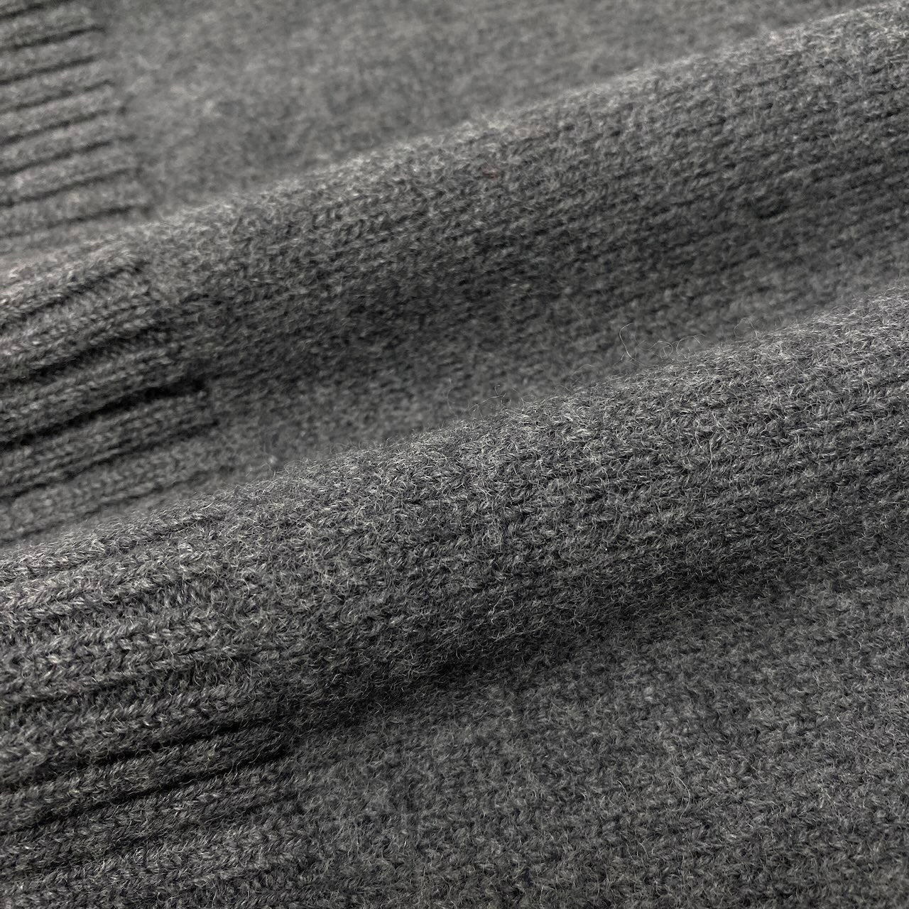 86e1 ami paris アミパリス 2024aw ニットプルオーバー ニットセーター ハートロゴ UKS002.018 サイズXS グレー/レッド ウール100％ メンズ 紳士服u02t