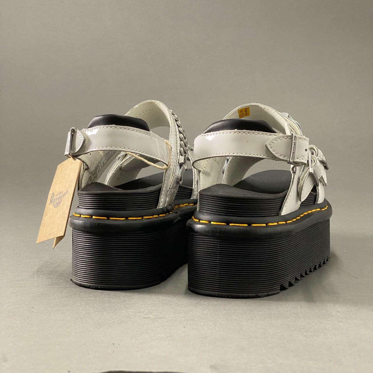 2f17 《極美品》 Dr Martens ドクターマーチン Voss 2 Quad Chain Sandal クアッドチェーンサンダル 37 ホワイト ブラック 厚底 シューズ