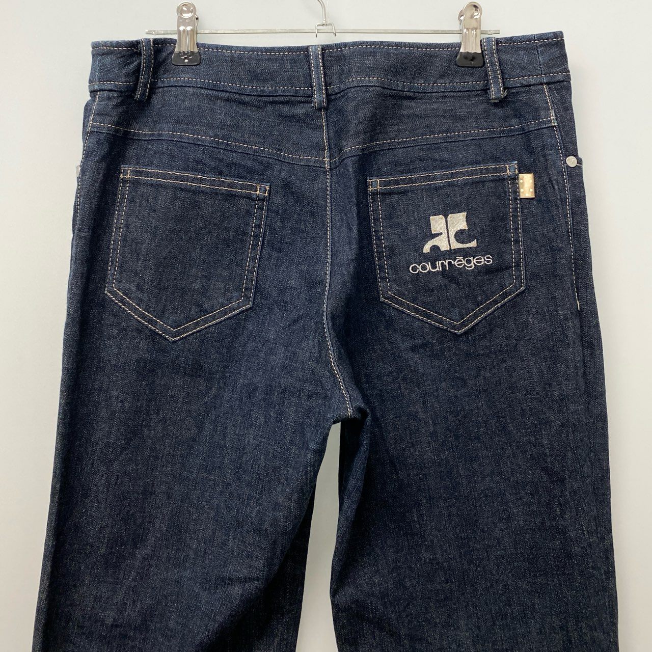 85a28 courreges クレージュ ストレートデニムパンツ ボトムパンツ ブランドロゴ刺繍 40サイズ インディゴ レディース 女性用u02t
