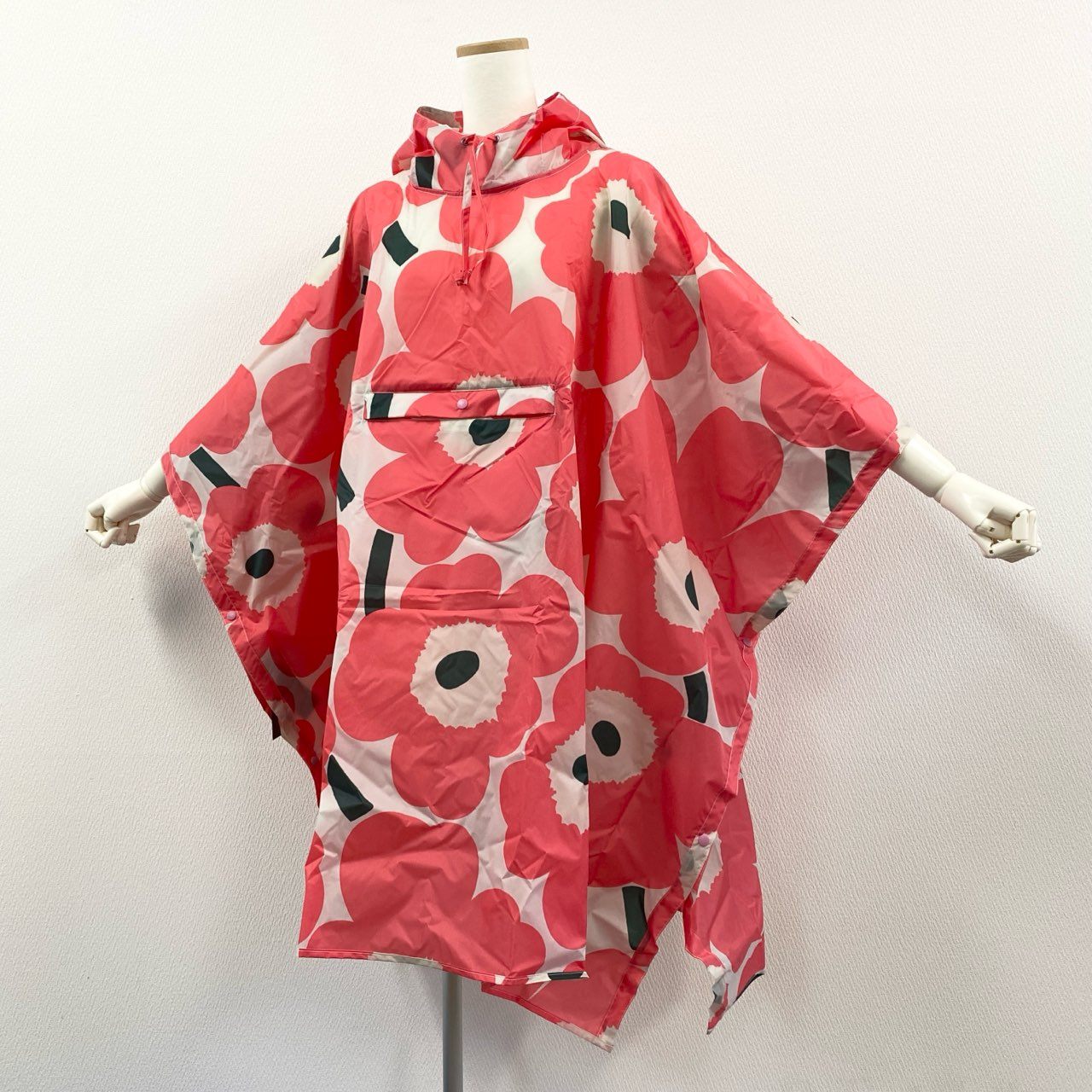 63d13 【未使用タグ付】 marimekko マリメッコ  Unikko Rain Poncho レインコート ポンチョ ウニッコ柄 花柄プリント ONE SIZE ピンク ホワイト レディース 女性用u02t