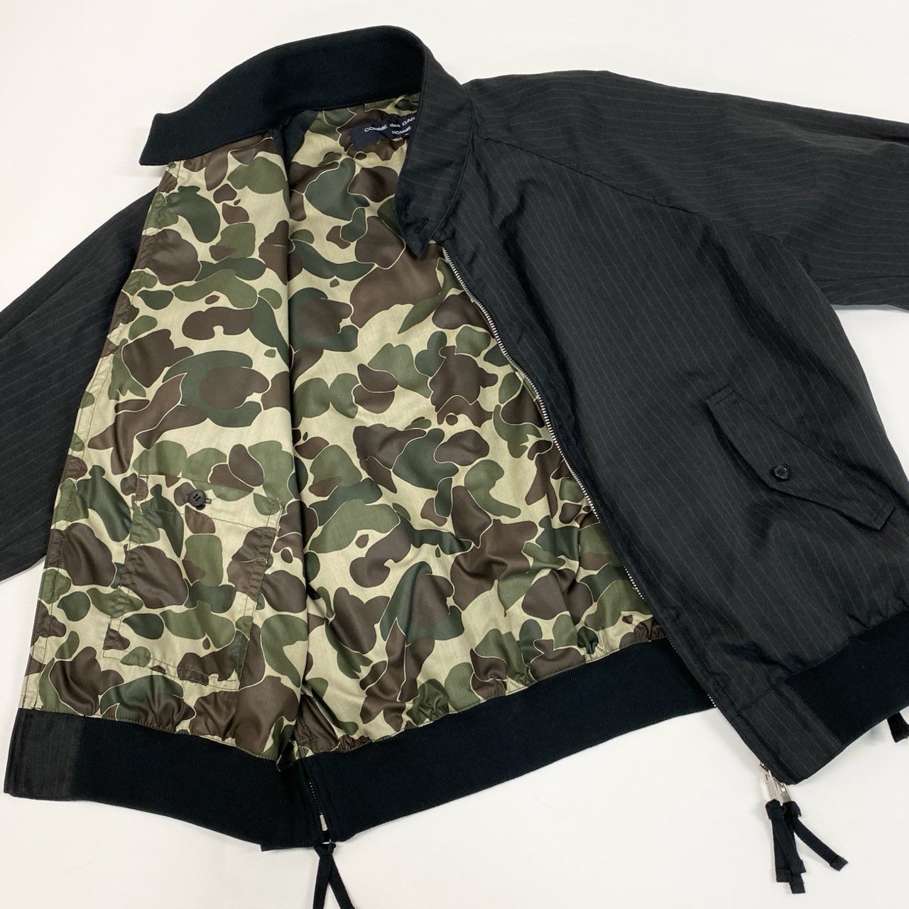 Ab9 《極美品》 COMME des GARCONS HOMME コムデギャルソンオム 2022年 ヘリンボーン ストライプ スイングトップ ブルゾン HK-J006 S ブラック系 メンズk02i