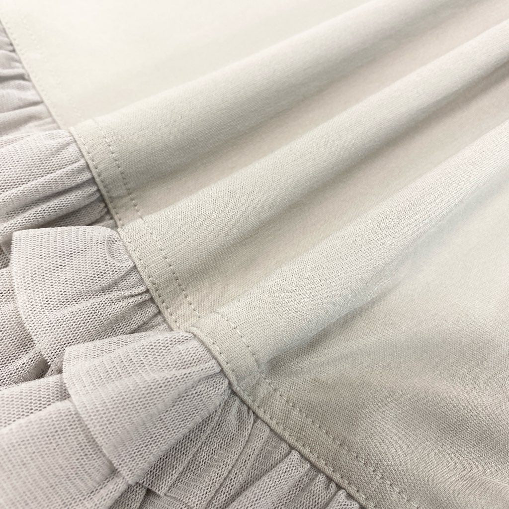 83L22 【美品】TOKUKO 1er VOL トクコプルミエヴォル ノースリーブワンピース 膝丈ワンピース 裾フリル ストレッチ素材 9サイズ ベージュ レディースu02t