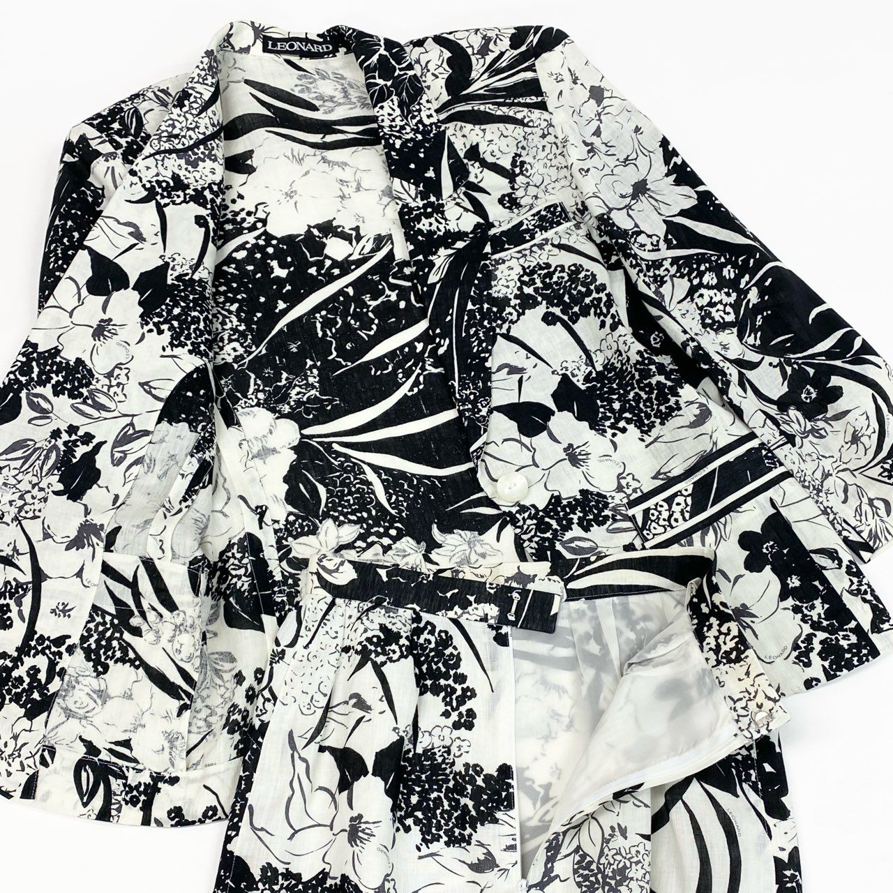 4b4 LEONARD レオナール スカートセットアップ ジャケット タイトスカート 花柄 9ARサイズ ホワイト ブラック リネン100％ レディース 女性用o07t