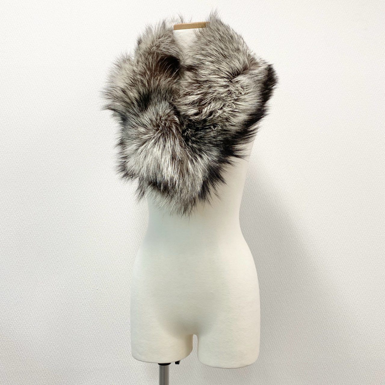 87j23 SAGA FOX サガフォックス 銀サガ シルバーフォックス 毛皮マフラー ティペット 衿巻き ブラウン系 フォックスファー レディースu02t