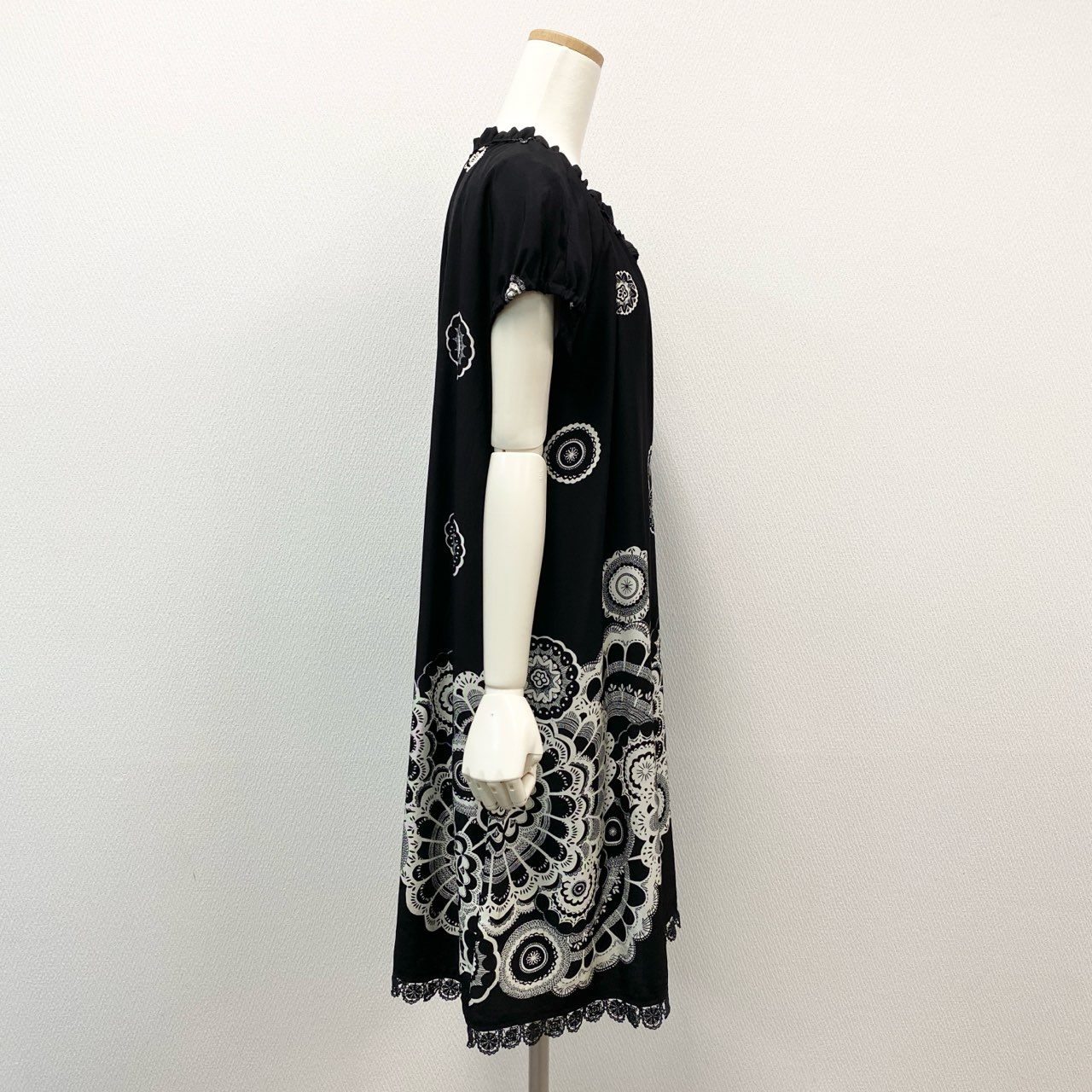 59k1《未使用品》タグ付 TOKUKO 1er Vol トクコプルミエヴォル 日本製 花柄プリント ワンピース ドレス レース 9 Mサイズ ブラック トリアセテート レディースo07t