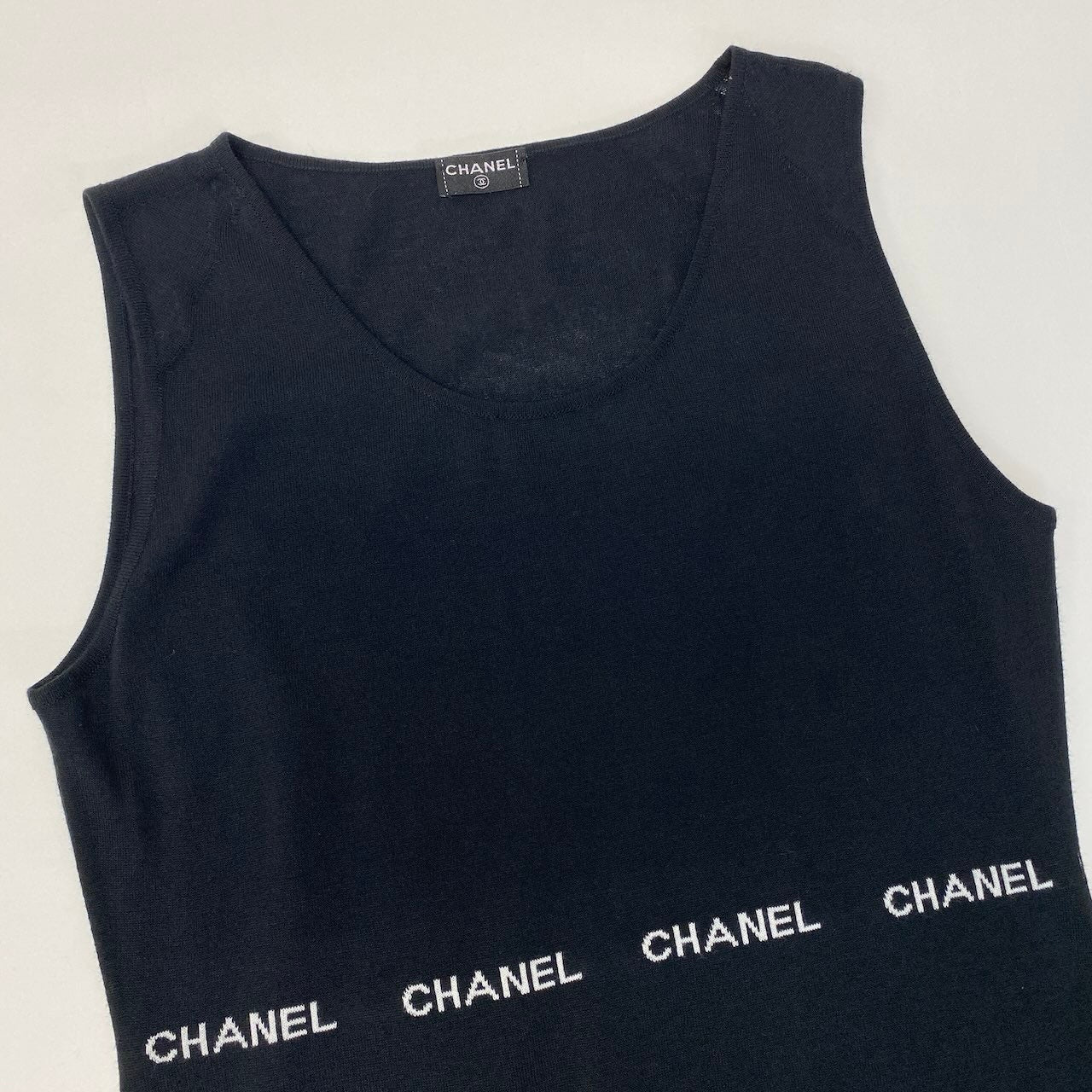 Cd22 CHANEL シャネル 2004年 ノースリーブニットセーター  CHANELロゴ トップス ブラック レディース 女性用u02t