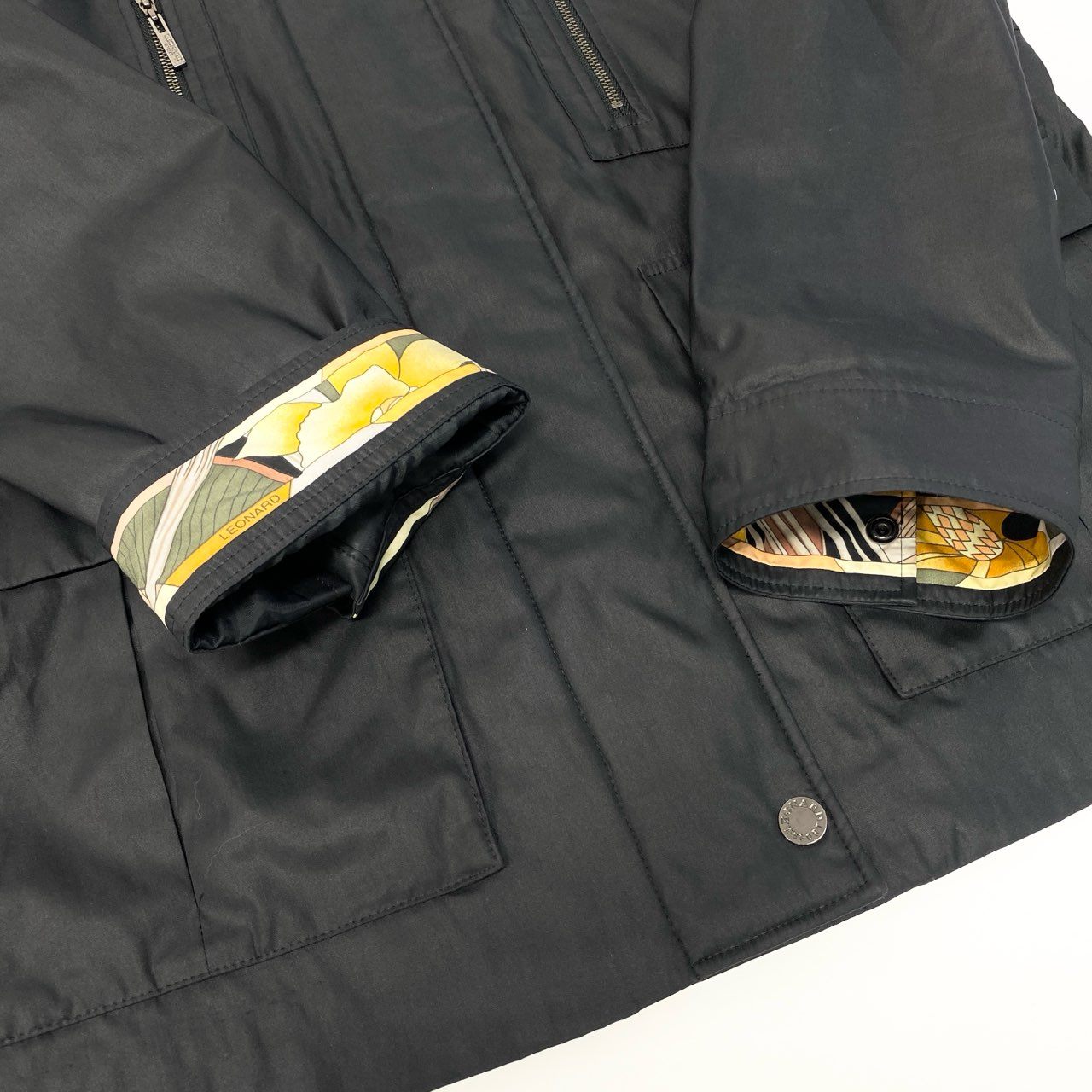 60c6 LEONARD レオナール 美しい花柄プリント 薄手ジャケット ライトアウター 44 ブラック レディース 大きいサイズu02t